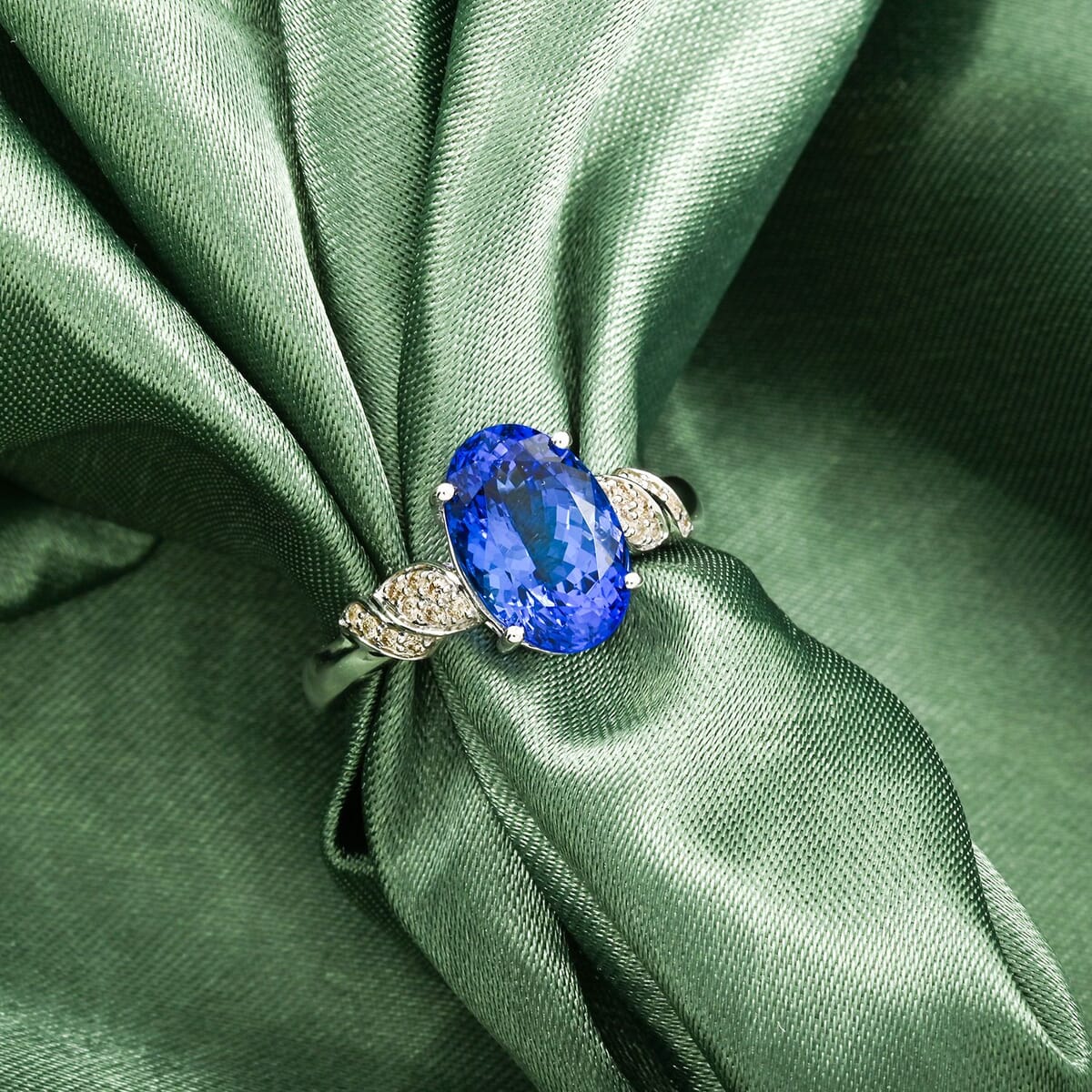 Certified & Appraised Luxoro 10K White Gold AAA Tanzanite, Diamond (I2) (0.18 cts) Ring (Size 5.5) 4.00 ctw image number 1