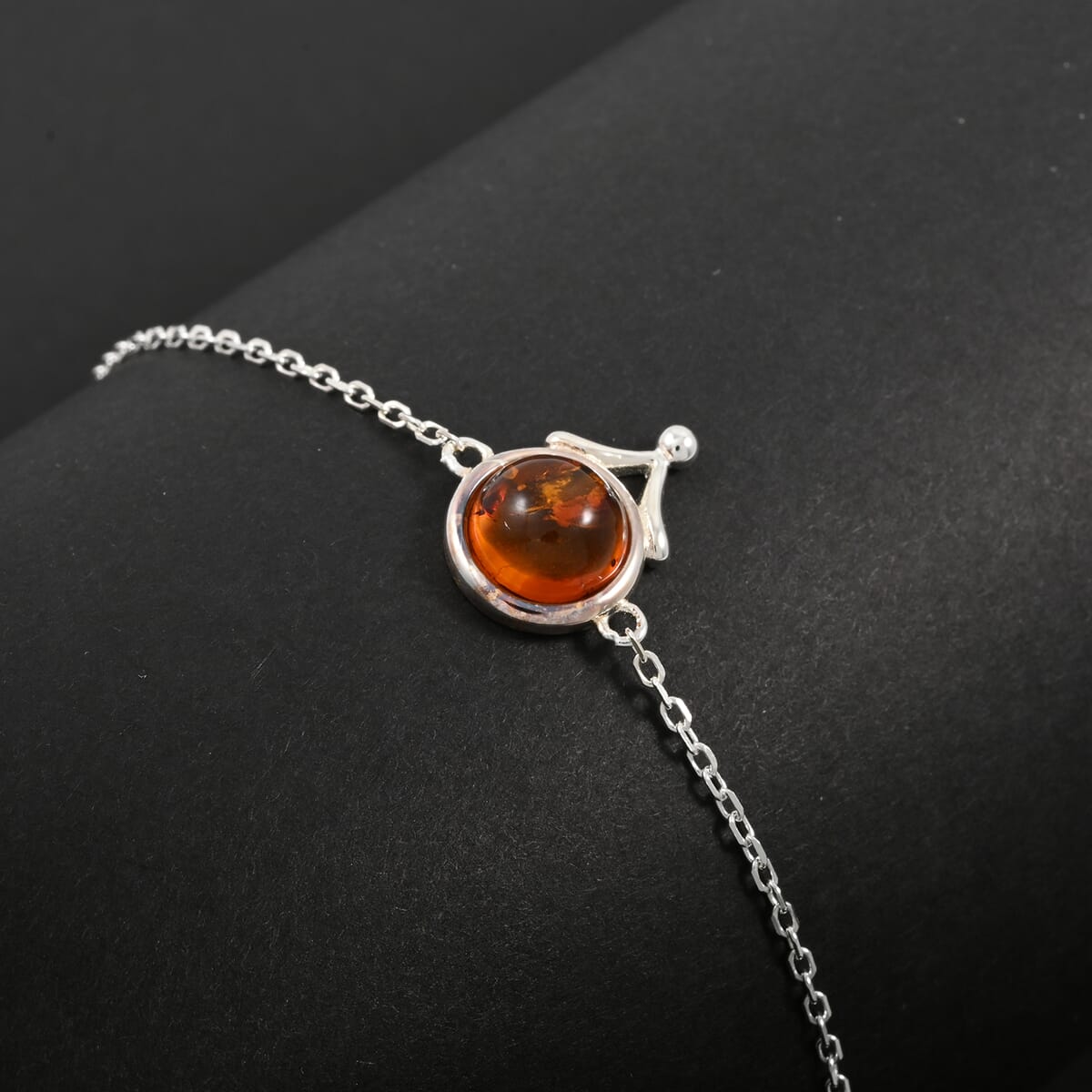 Baltic Amber Round Bracelet in Sterling Silver (6.00 In) image number 1