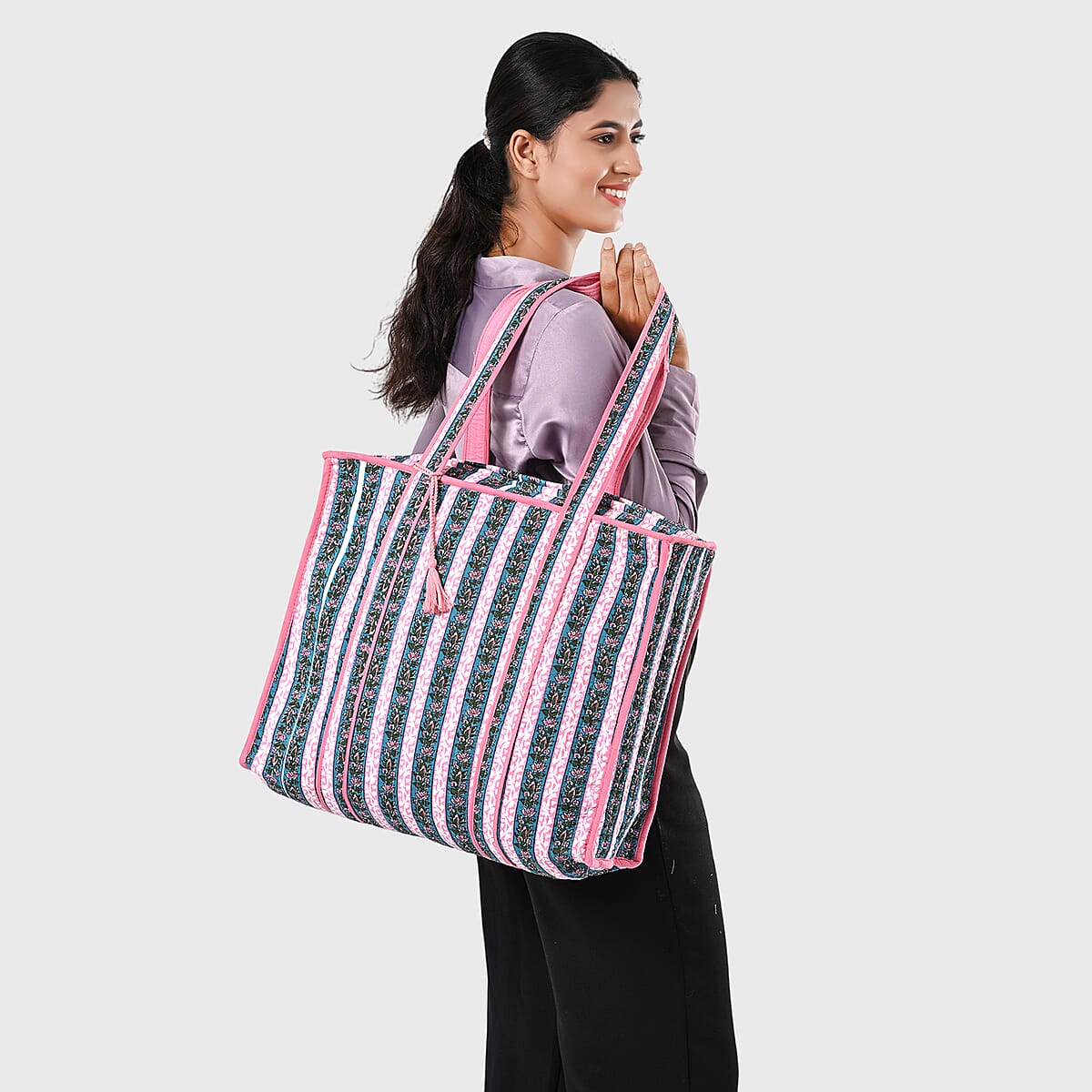 Teal and Pink Quilted Cotton & Polyester Tote Bag image number 3