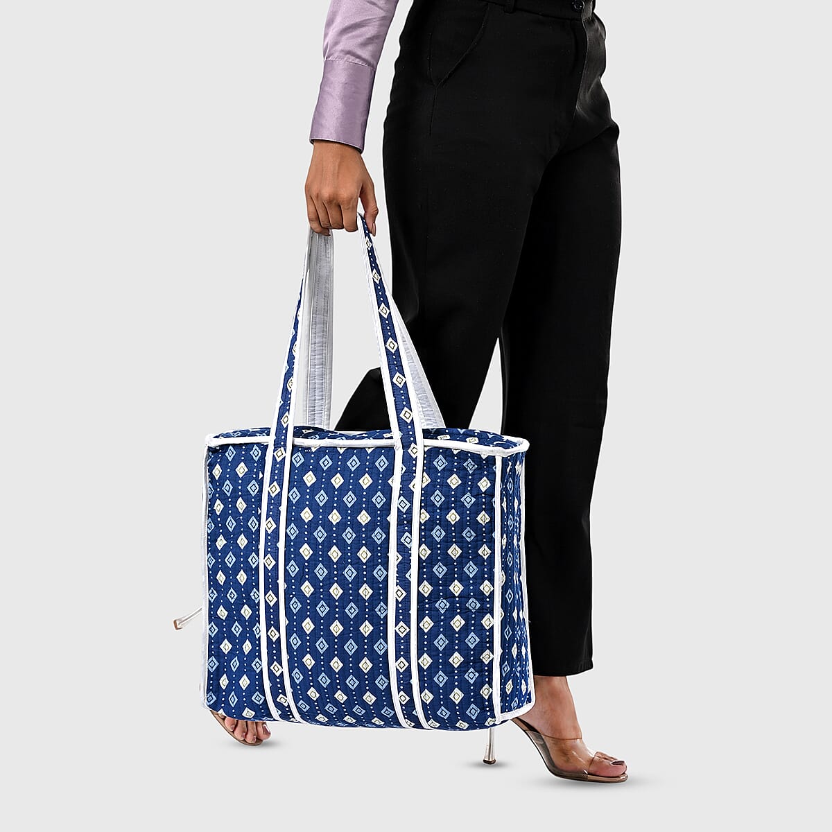 Blue Quilted Cotton & Polyester Tote Bag image number 4
