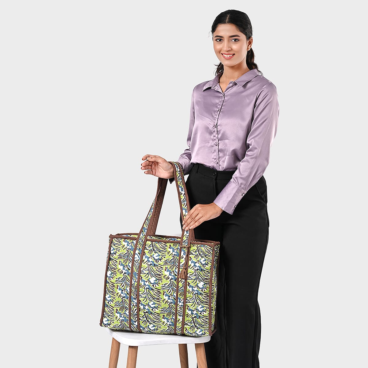 Green Floral Quilted Cotton & Polyester Tote Bag image number 1