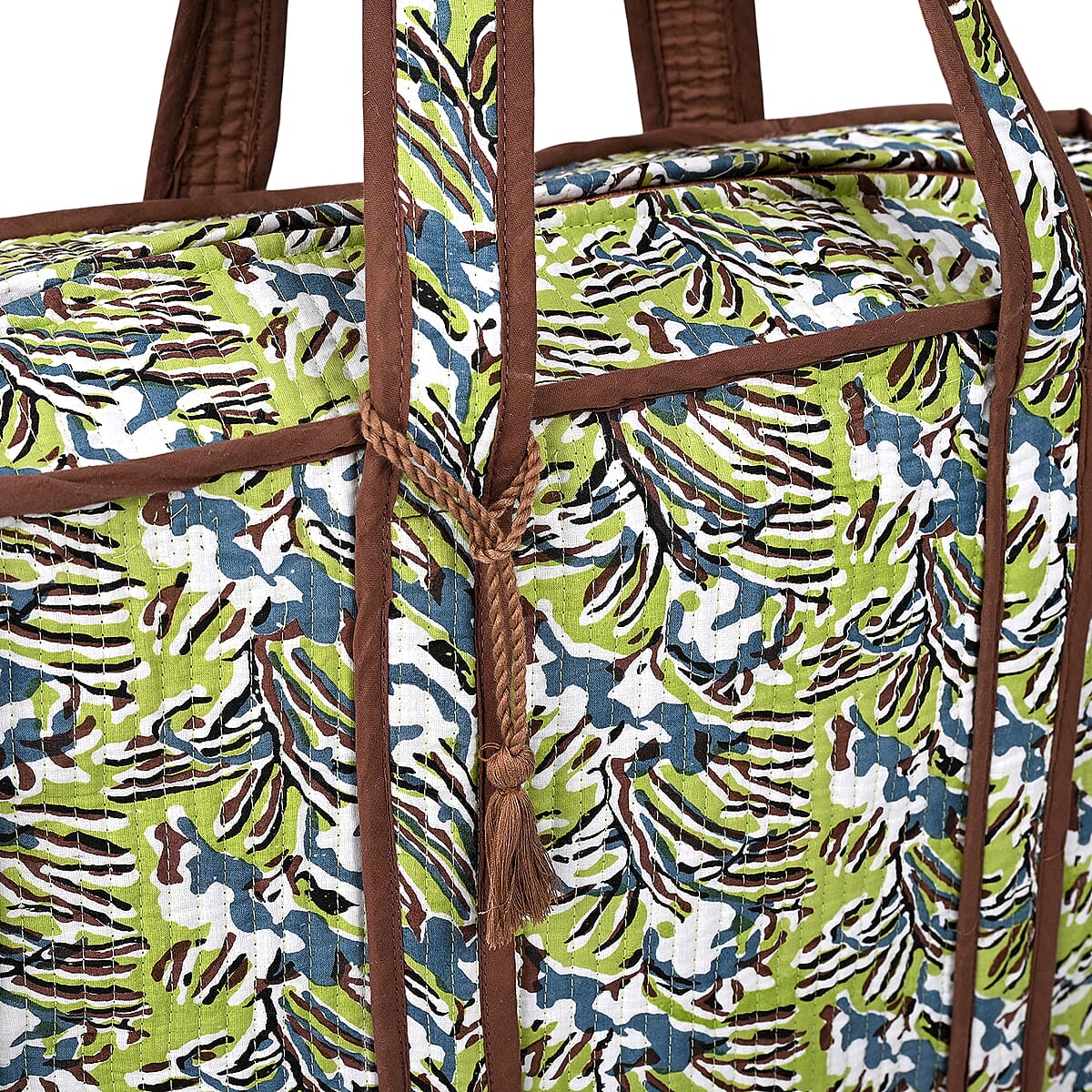 Green Floral Quilted Cotton & Polyester Tote Bag image number 8
