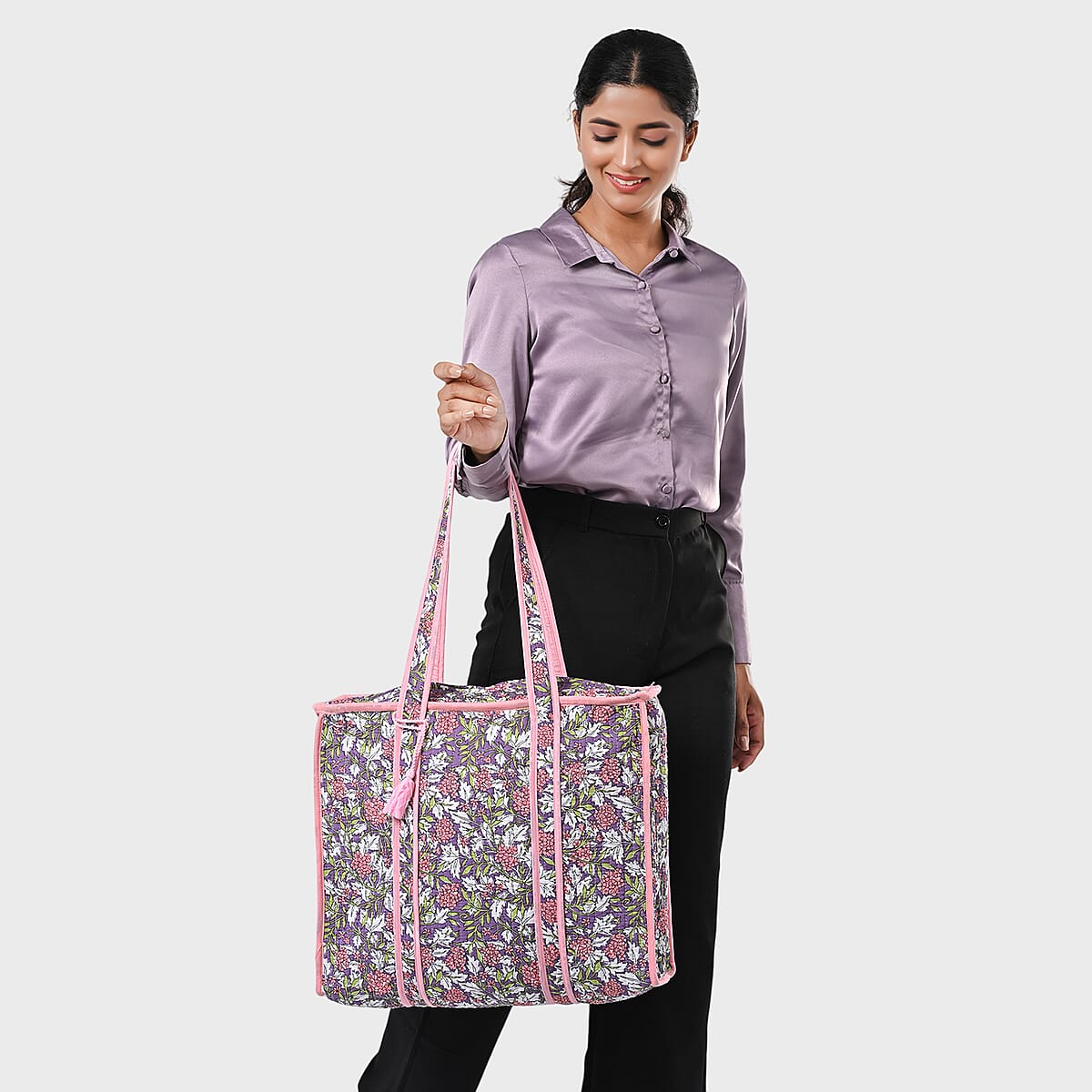 Violet Quilted Cotton & Polyester Bag with Zipper Closure image number 3