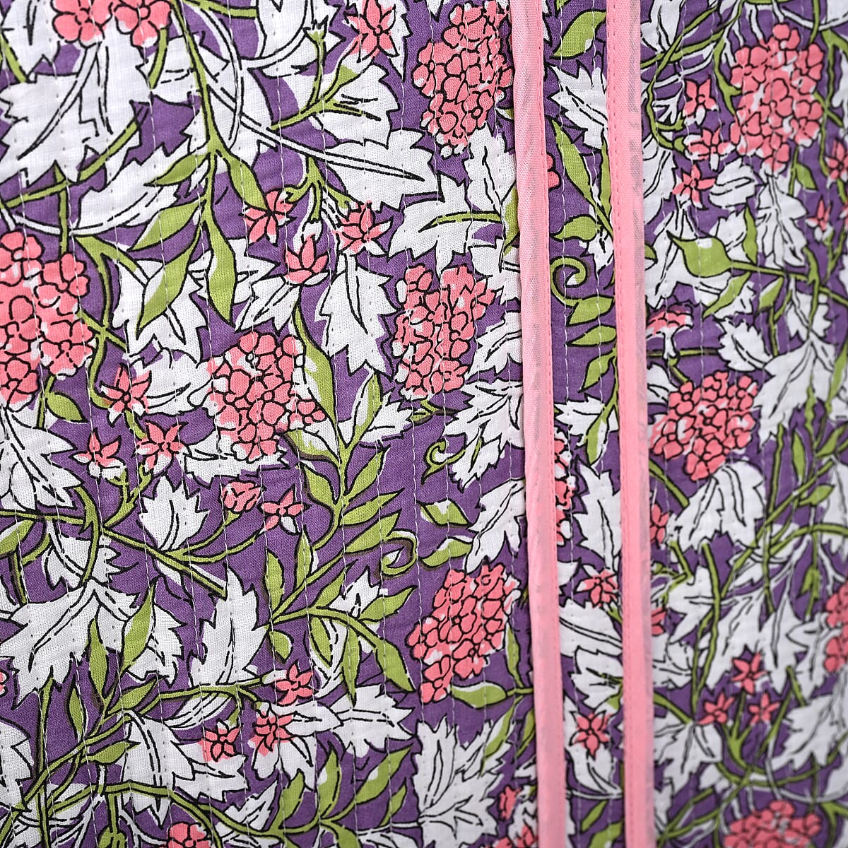 Violet Quilted Cotton & Polyester Bag with Zipper Closure image number 9