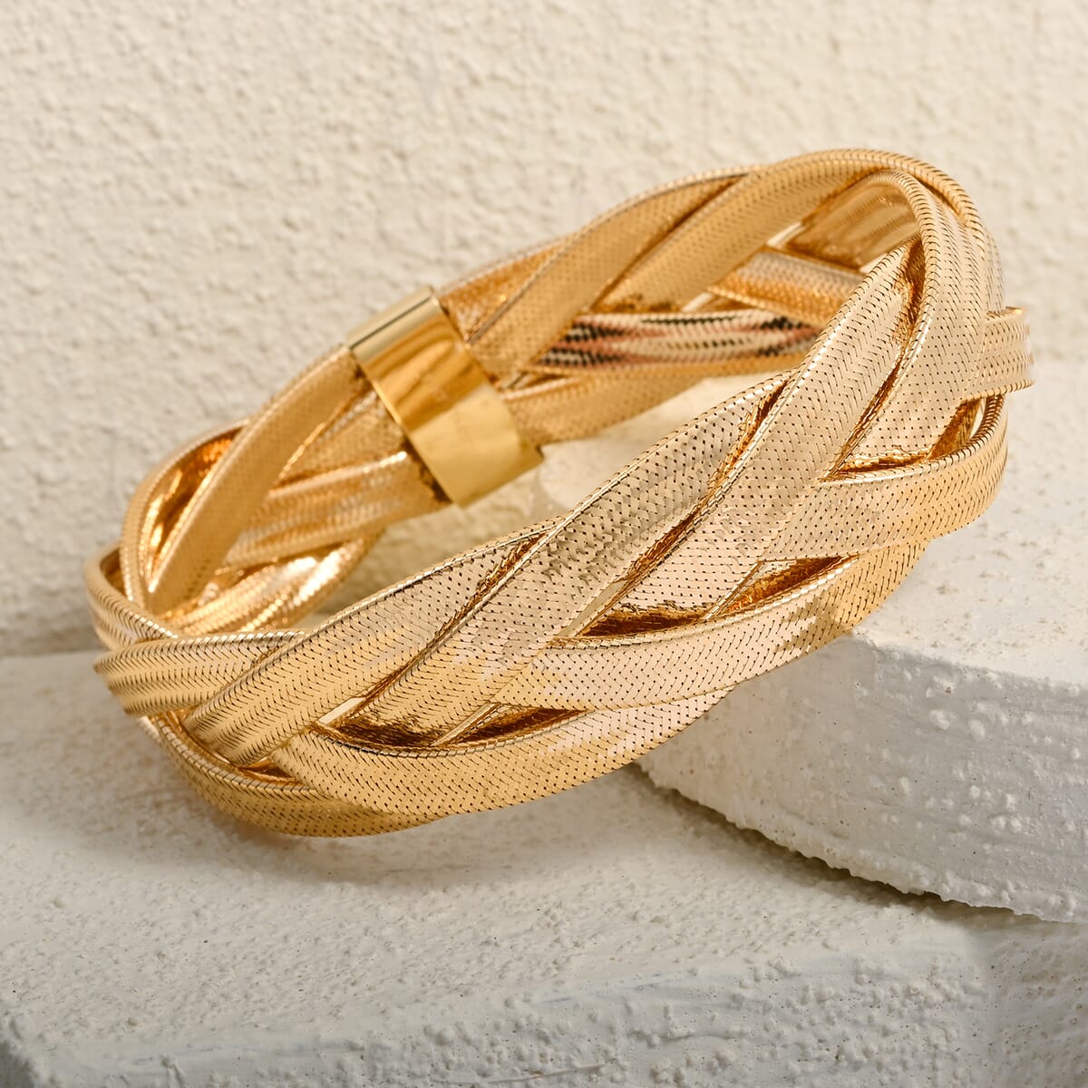 Italian 16.5mm Braided Stretch Bracelet in 10K Yellow Gold 5.85 Grams image number 1