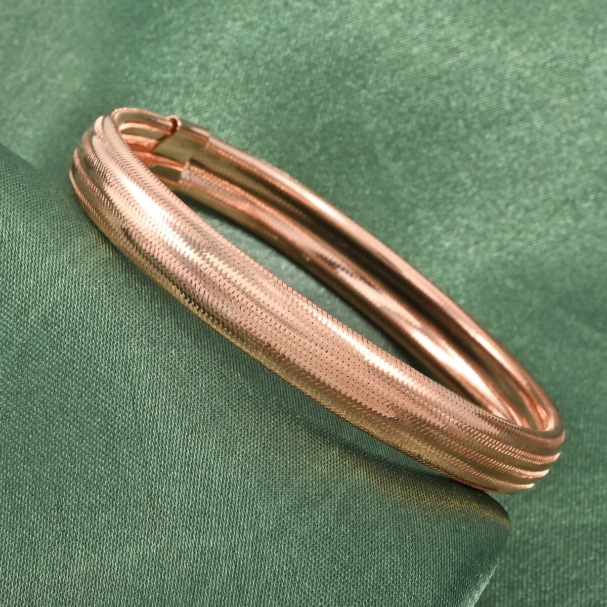 Italian 8mm Flex Domed Stretch Bracelet in 10K Rose Gold (7.0-8.0In) 2.20 Grams image number 1