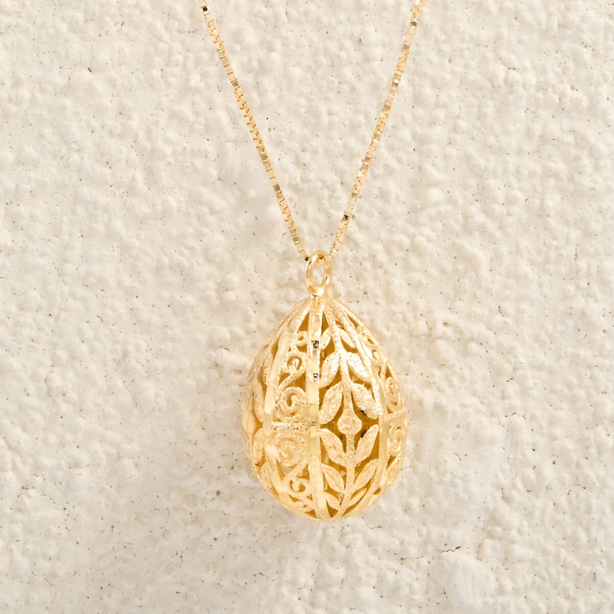 Italian Blossom Egg Necklace in 10K Yellow Gold 1.76 Grams 18-20 Inches image number 1