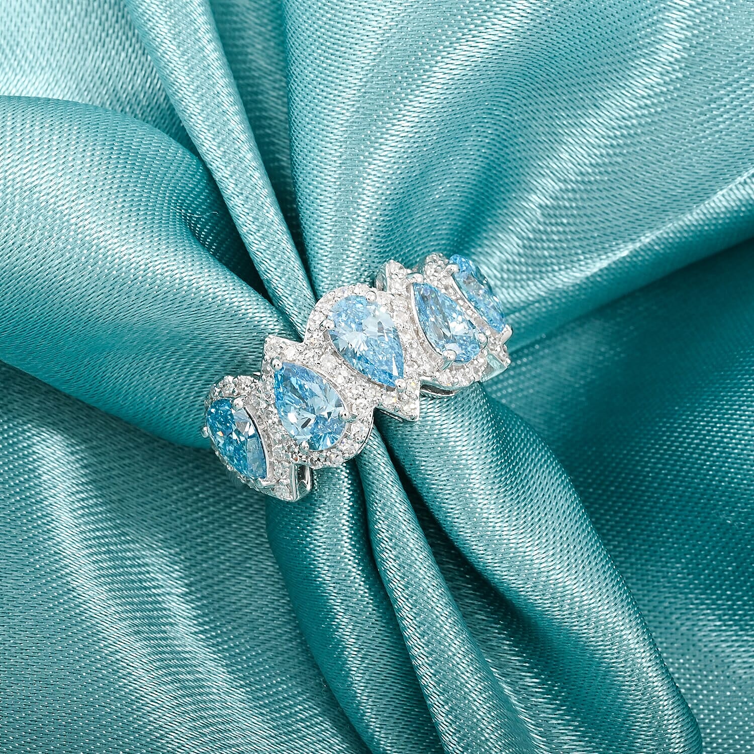 Luxuriant Lab Grown Blue Diamond (IR) and Lab Grown White Diamond 3.25 ctw Ring in 14K White Gold (Size 10.0) 4.69 Grams