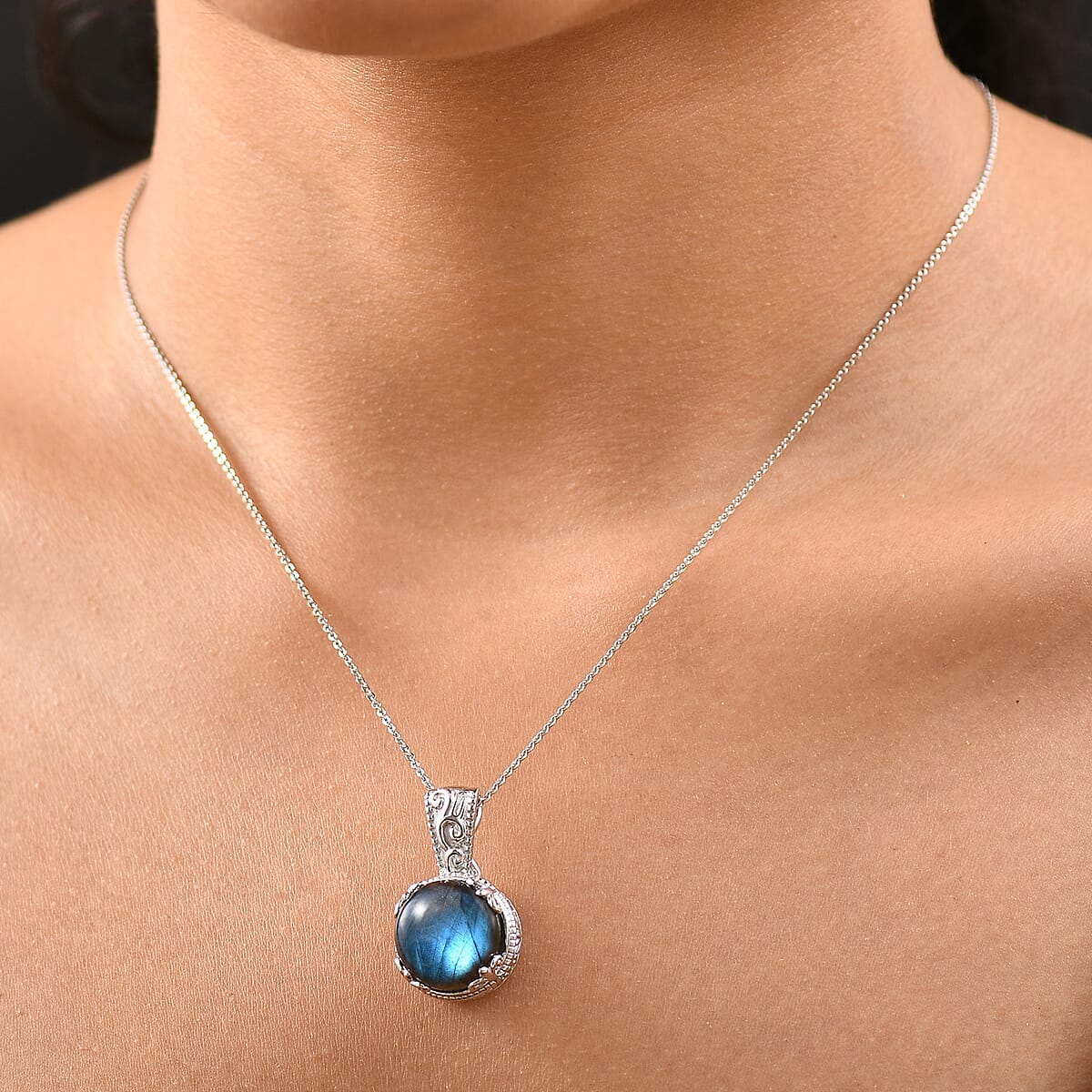 Malagasy Labradorite 11.00 ctw Pendant without Chain in Rhodium Over Sterling Silver image number 2
