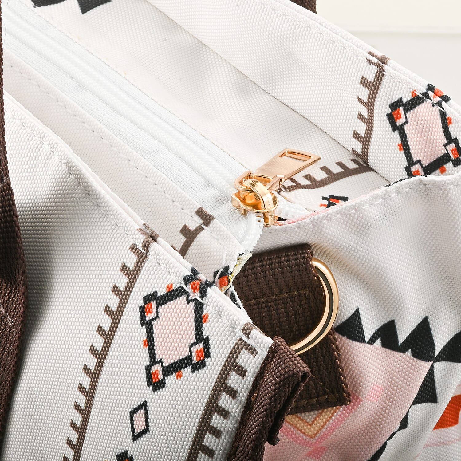 White Charming Bohemian Pattern Set of Tote Bag and Wrist Bag