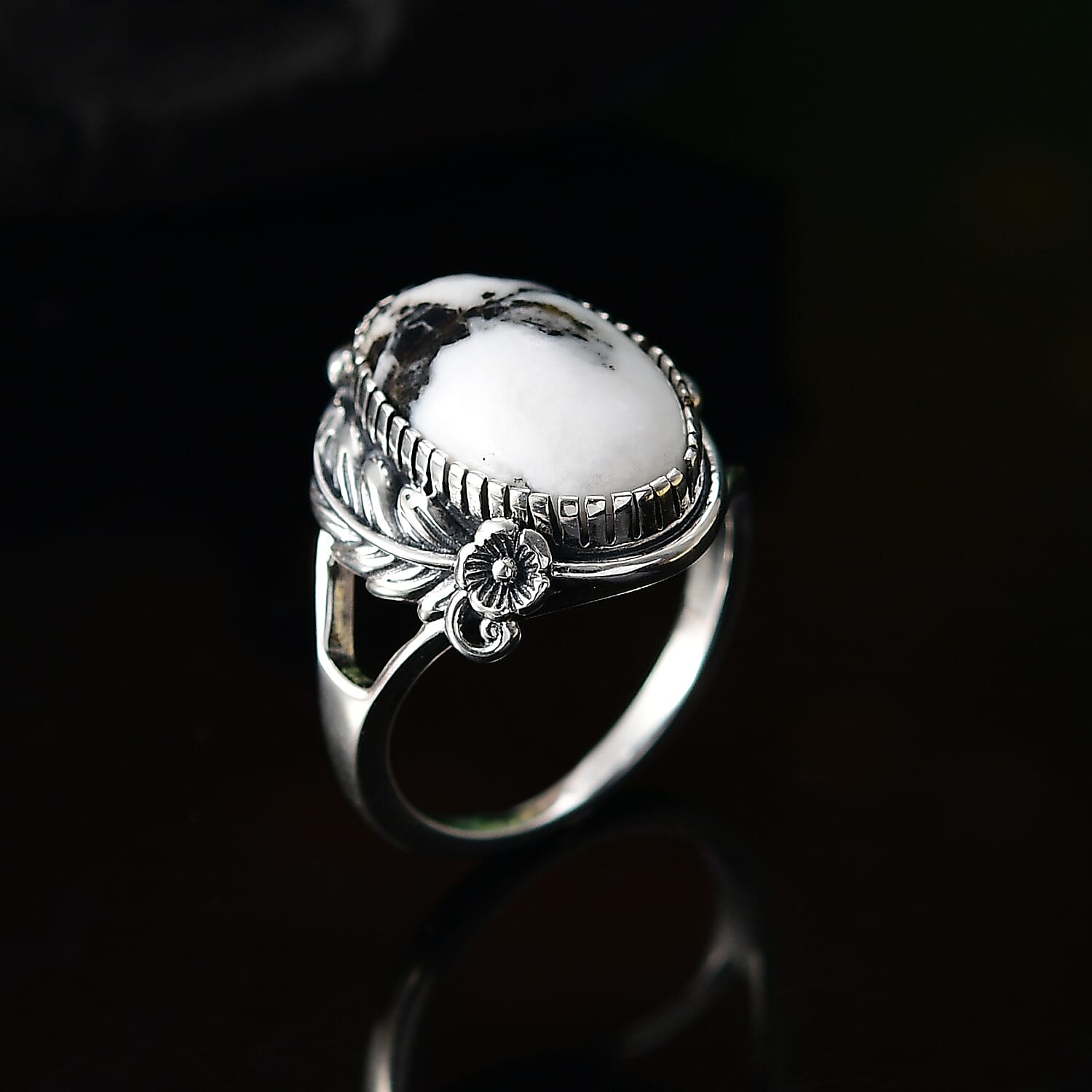 D'Joy Artisan Crafted White Buffalo 7.15 ctw Leaf and Flower Ring in Sterling Silver (Size 10.0)