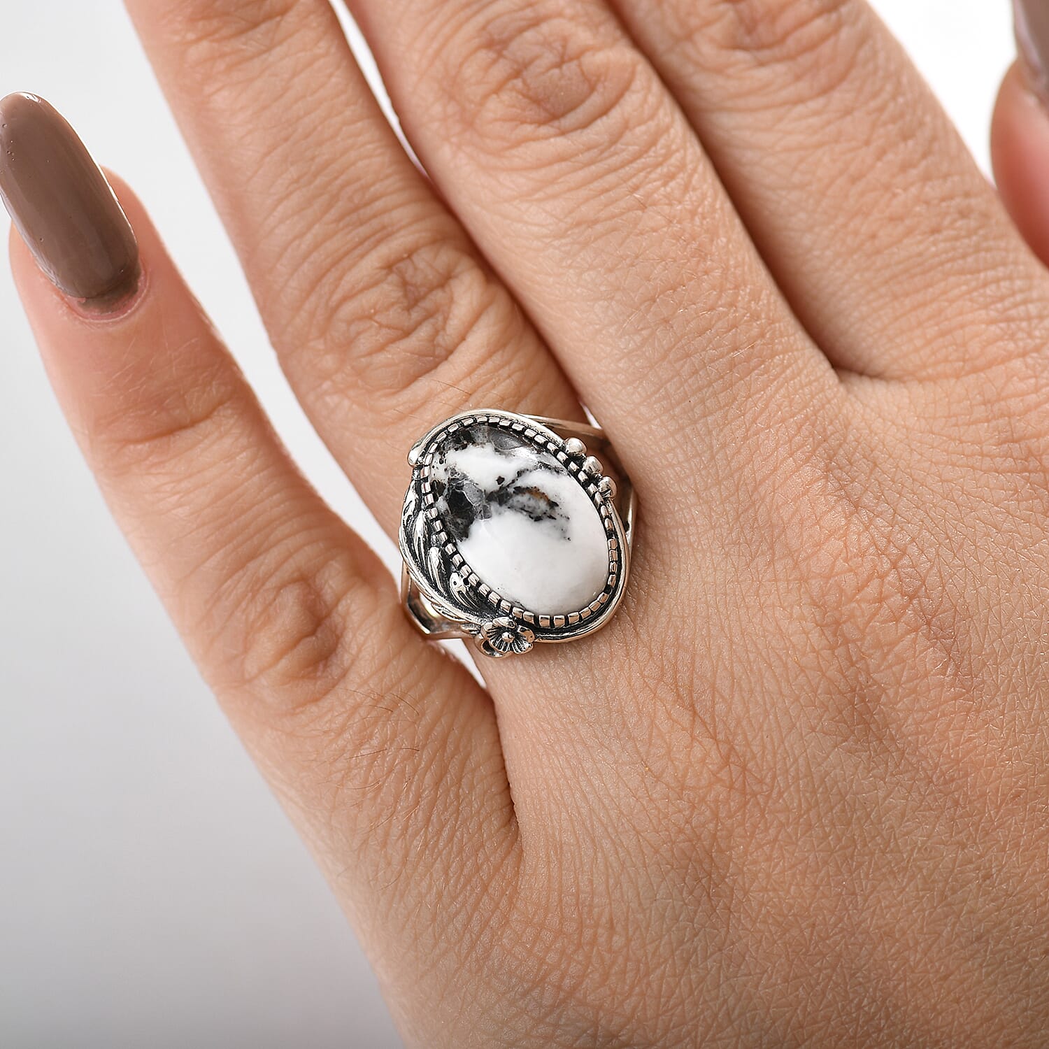 D'Joy Artisan Crafted White Buffalo 7.15 ctw Leaf and Flower Ring in Sterling Silver (Size 10.0)