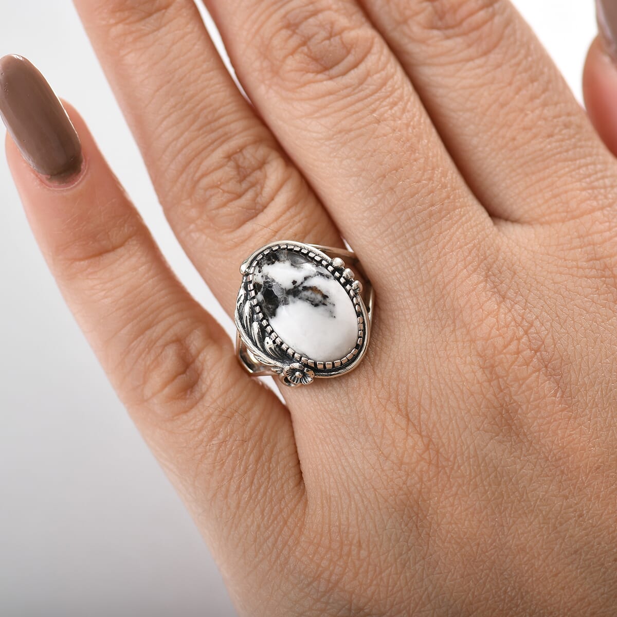 D'Joy Artisan Crafted White Buffalo 7.15 ctw Leaf and Flower Ring in Sterling Silver (Size 7.0) image number 2