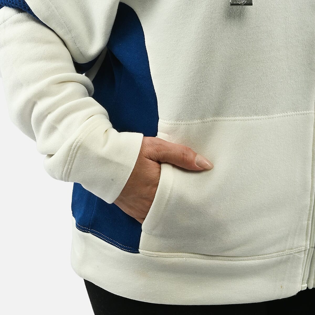 Max Studio Performance Cream and Blue Bella Fleece Hoodie - M image number 5
