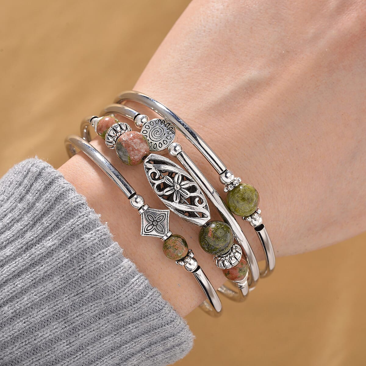 Unakite Beaded 40 ctw Wrap Bracelet in Silvertone (6.5-7In)  image number 1