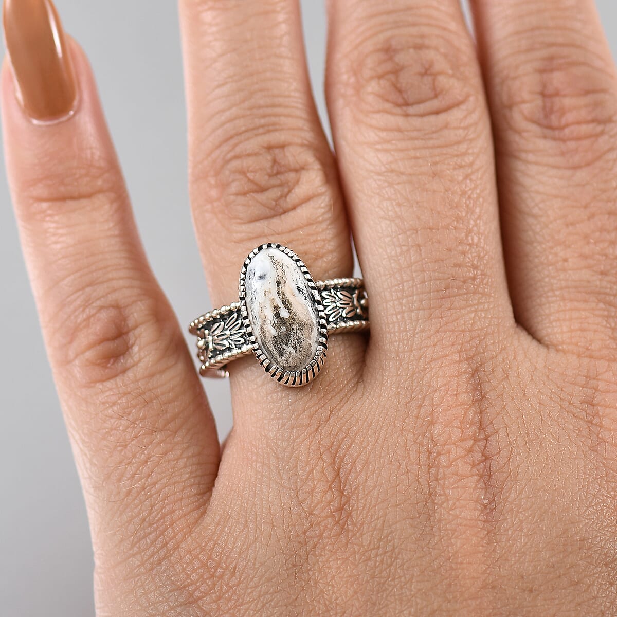 D'Joy Artisan Crafted White Buffalo 4.50 ctw Southwest Ring in Sterling Silver (Size 6.0)  image number 2