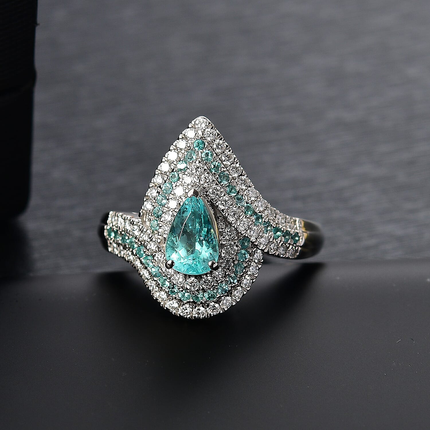 Rhapsody 950 Platinum AAAA Paraiba Tourmaline, Diamond (E-F, VS2) (0.65 cts) Ring (Size 11.0) (10.15 g) 2.15 ctw