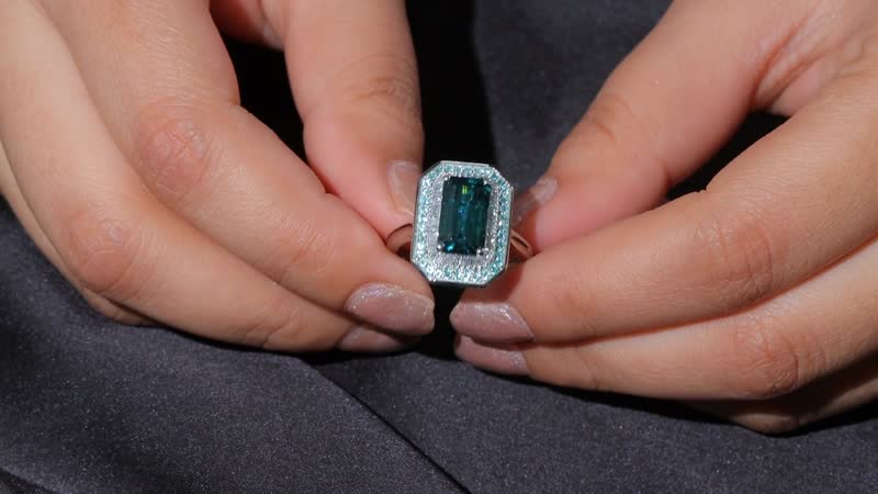 Certified & Appraised Rhapsody AAAA Pirineu Lagoon Tourmaline, Paraiba Tourmaline and E-F VS2 Diamond 5.31 ctw Ring in 950 Platinum (Size 7.0) 9.50 Grams