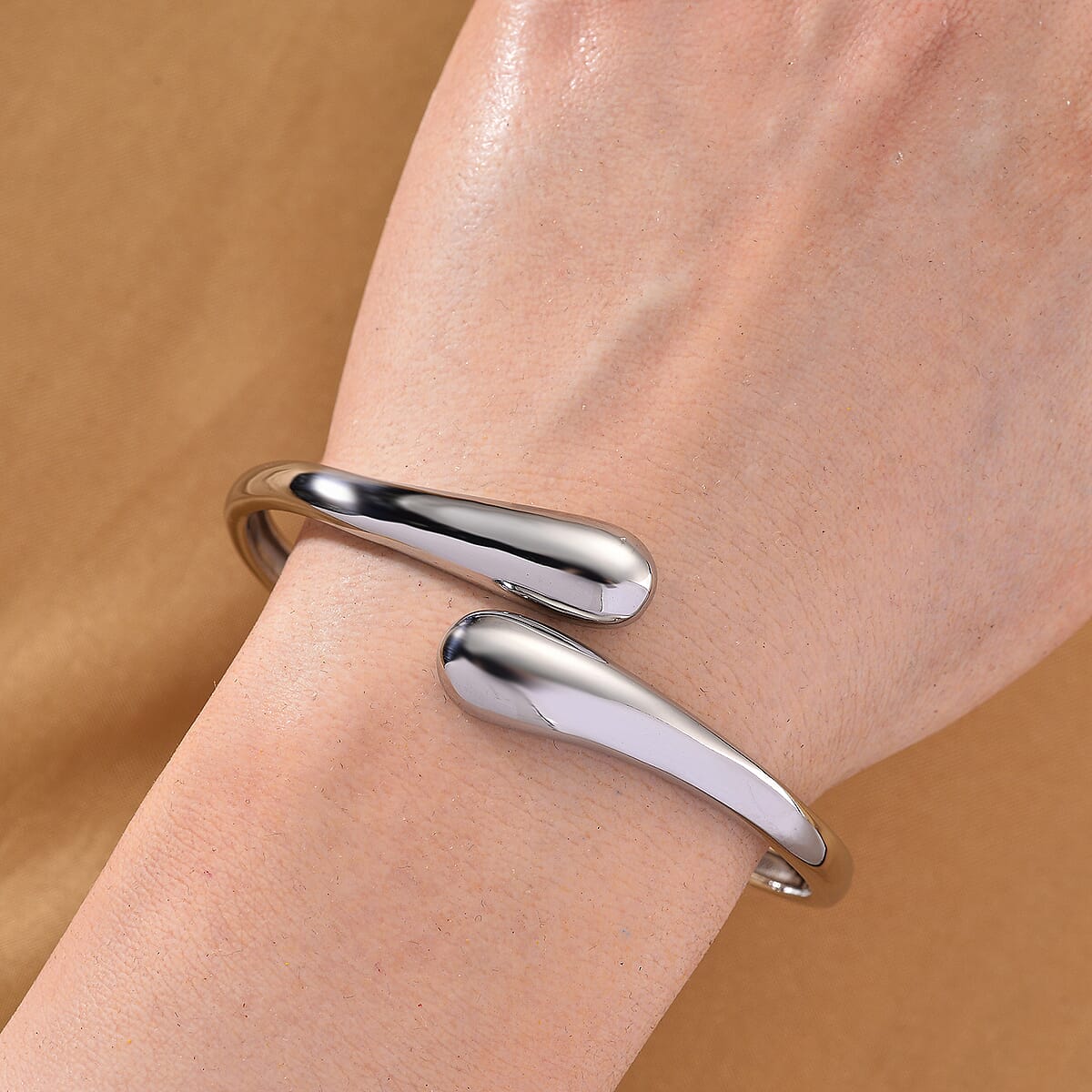 EverTrue Bypass Bangle Bracelet in Stainless Steel (7.50 In) image number 1
