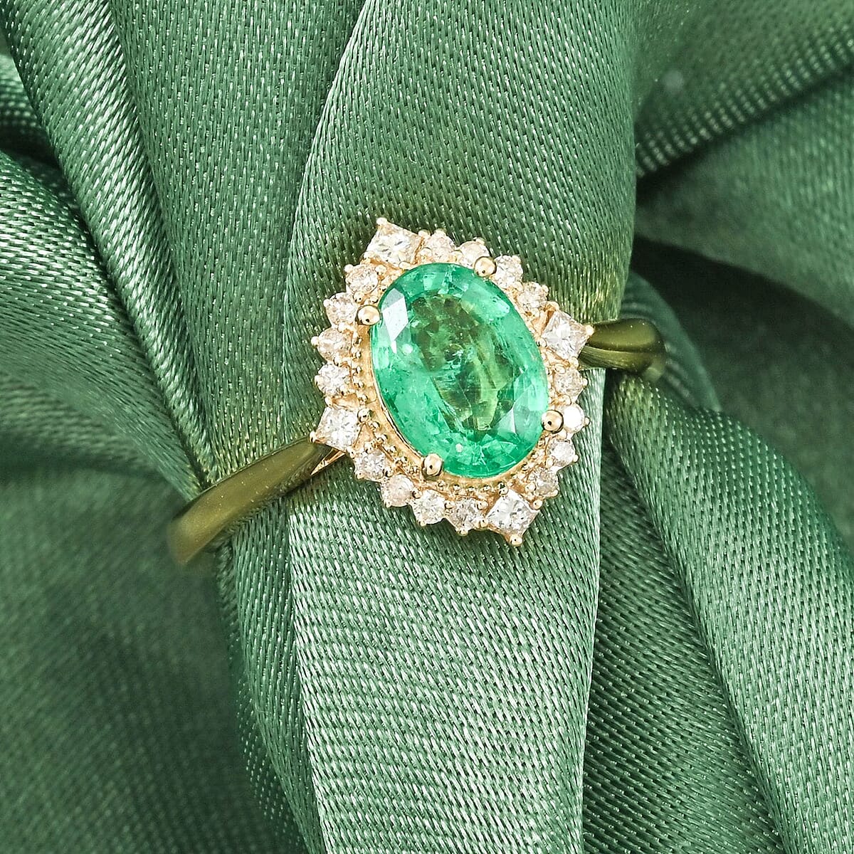 Certified & Appraised Luxoro AAA Kagem Zambian Emerald and G-H I2 Diamond 1.50 ctw Ring in 14K Yellow Gold (Size 6.0)  image number 1
