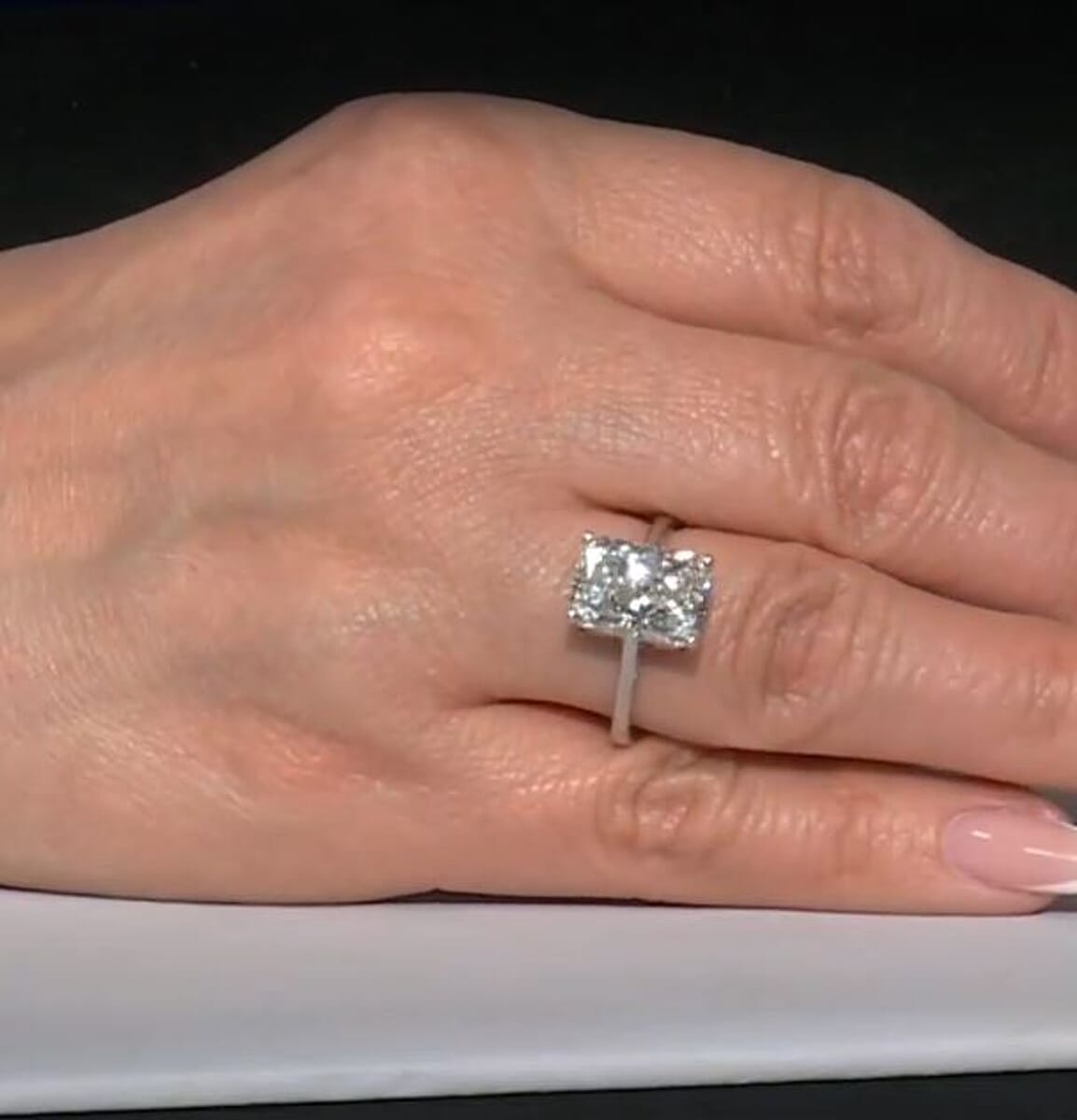 IGI Certified Luxuriant Lab Grown Diamond G VS2 5.00 ctw Ring in 950 Platinum (Size 8.0) 4.80 Grams image number 3