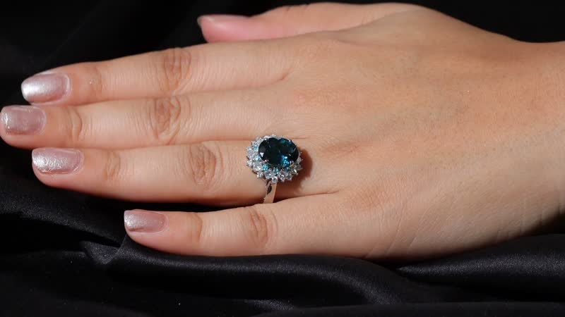 Certified & Appraised Rhapsody AAAA Lagoon Tourmaline, Paraiba Tourmaline and E-F VS2 Diamond 6.10 ctw Ring in 950 Platinum (Size 6.0) 8.30 Grams