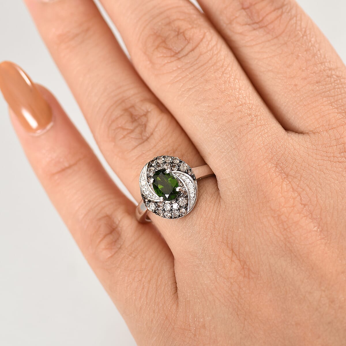 D'Joy Chrome Diopside, Brown and White Zircon 1.50 ctw Sea Wave Ring in Rhodium Over Sterling Silver (Size 5.0) image number 2