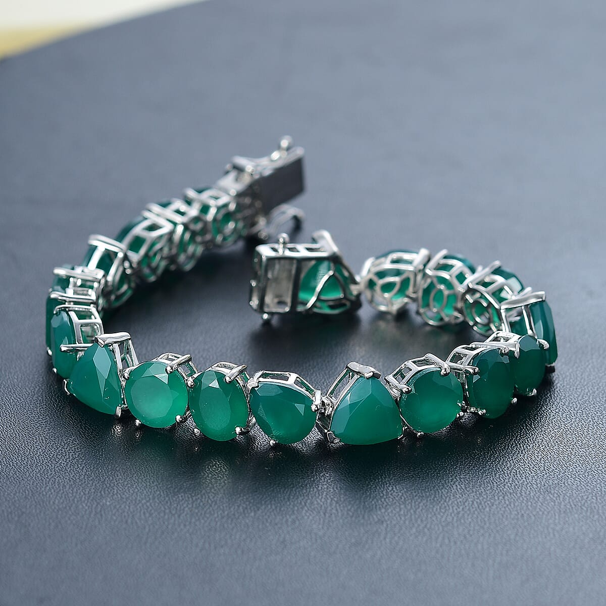 Karis Verde Onyx 37.15 ctw Flowing Vines Bracelet in Platinum Bond (6.50 In) image number 1