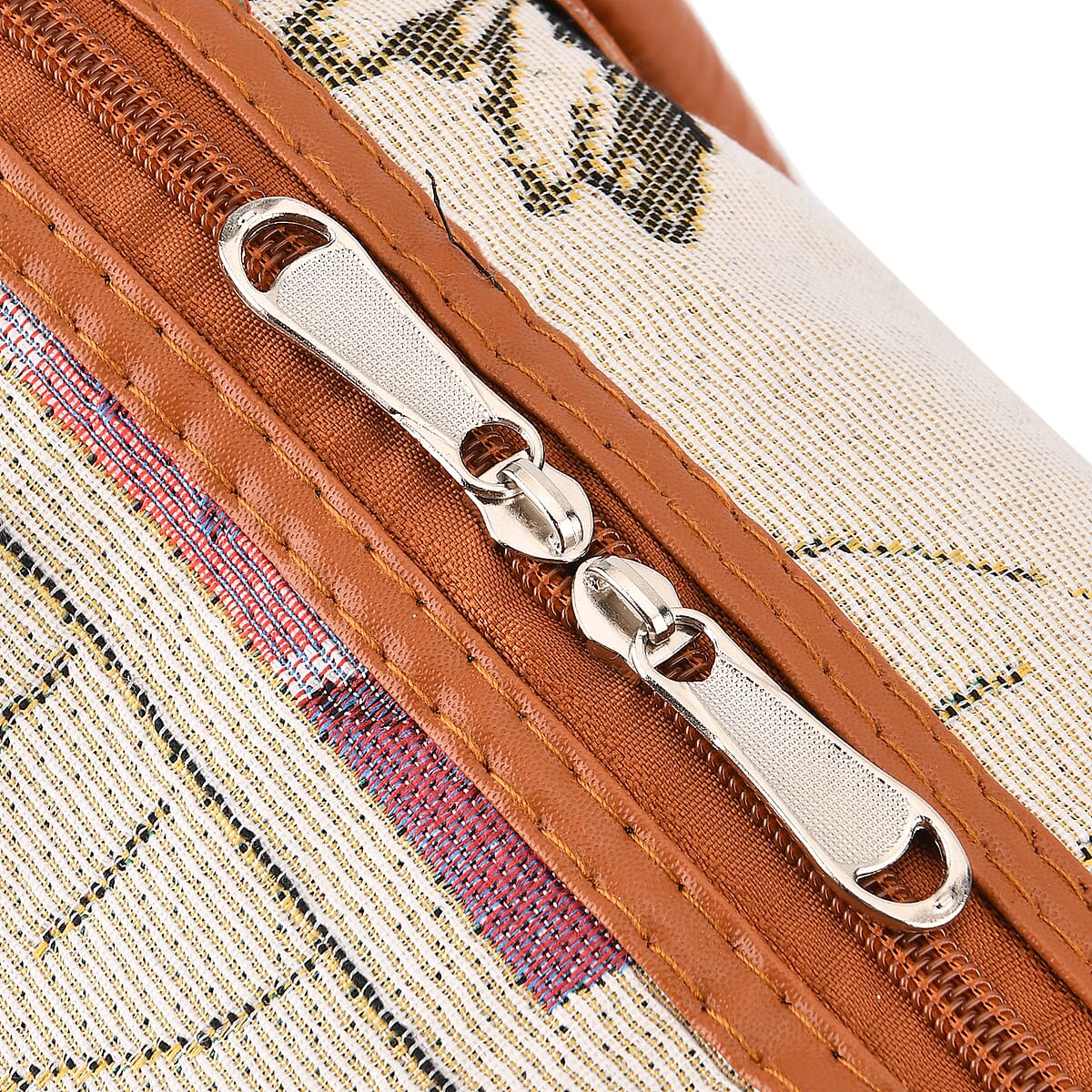 La Marey Multi Color Daisy Print Polyester Duffel Bag image number 6