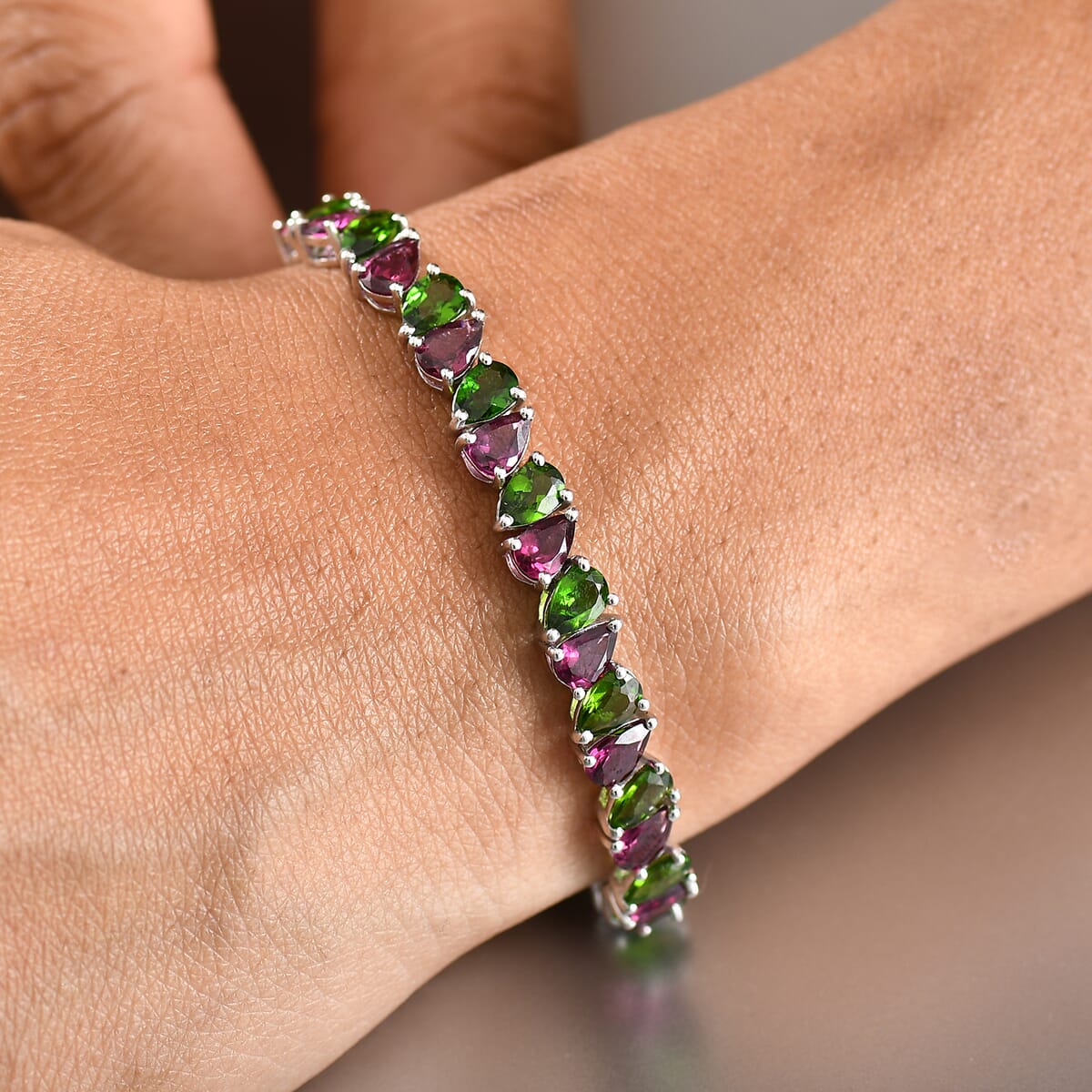 D'Joy Chrome Diopside and Orissa Rhodolite Garnet 19.90 ctw Leaves Bracelet in Rhodium Over Sterling Silver (7.25 In) image number 2