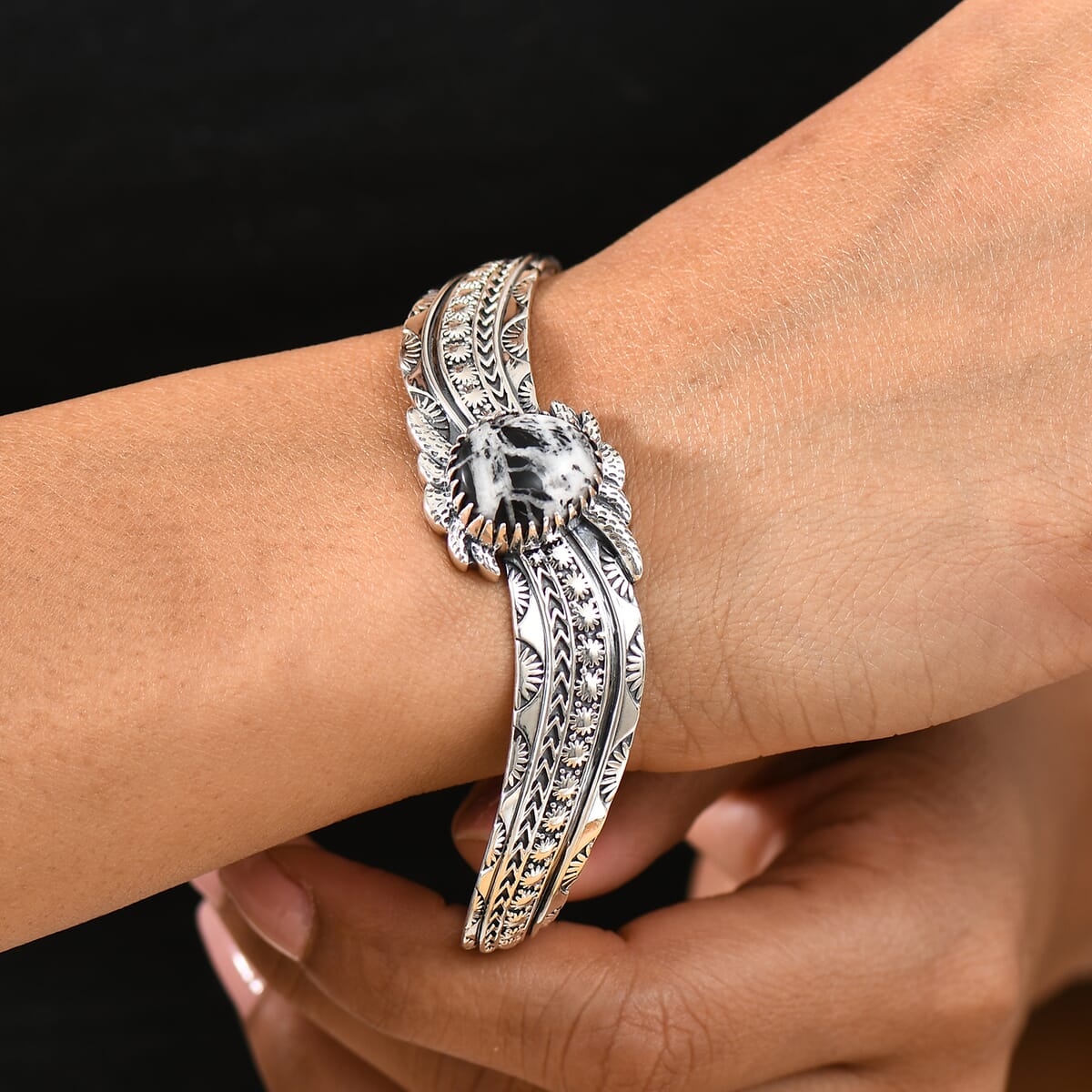 D'Joy Artisan Crafted White Buffalo 10.20 ctw Southwest Cuff Bracelet in Black Oxidized Sterling Silver (7.25 In) image number 2