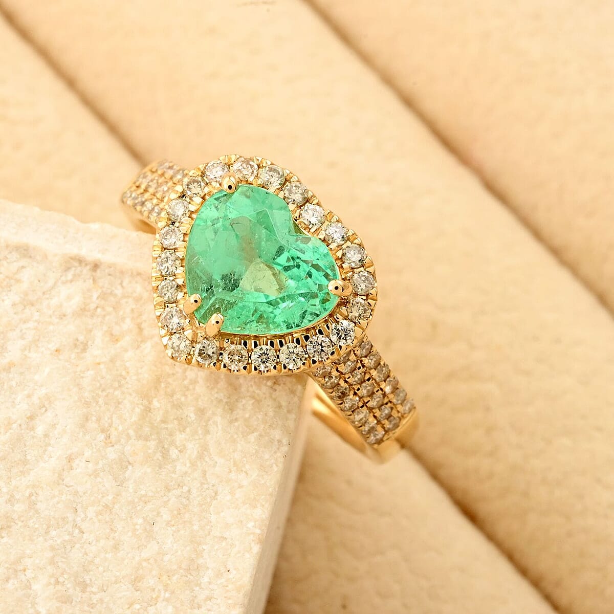 Certified & Appraised Luxoro AAA Boyaca Colombian Emerald and I2 Diamond 2.00 ctw Ring in 14K Yellow Gold (Size 7.5) 4.50 Grams image number 1