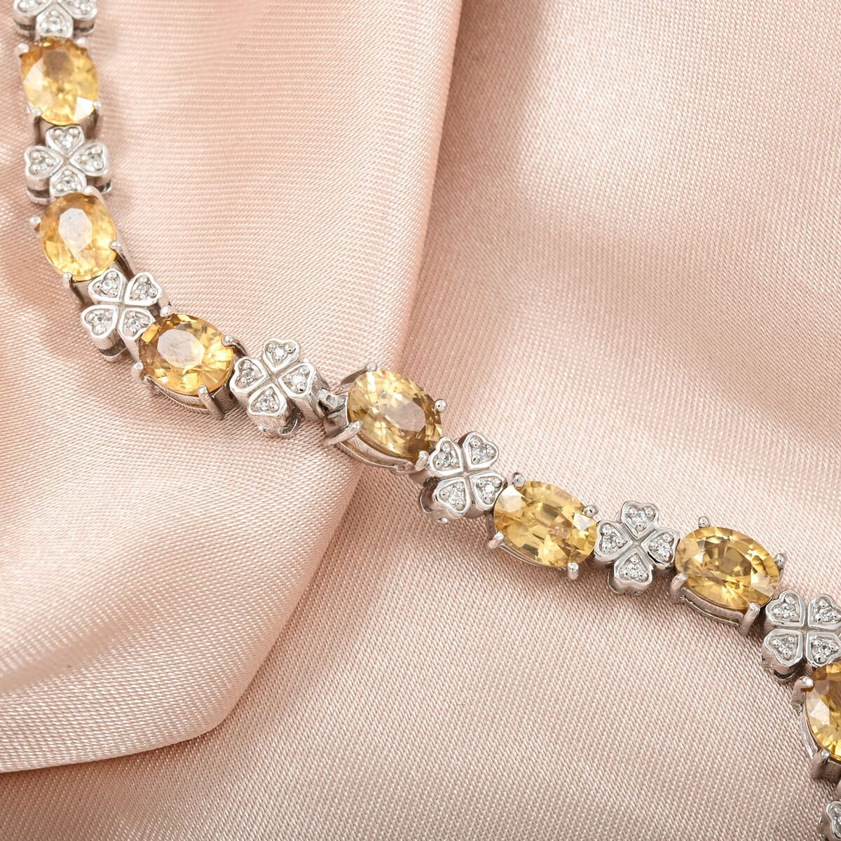 Premium Tanzania Yellow Zircon and White Zircon 10.40 ctw Leaf Clover Bracelet in Rhodium Over Sterling Silver (6.50 In) image number 1