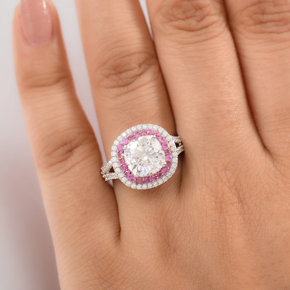 D'Joy Moissanite and Madagascar Pink Sapphire 4.40 ctw Vintage Elegance Ring in Rhodium Over Sterling Silver (Size 7.0)  image number 2
