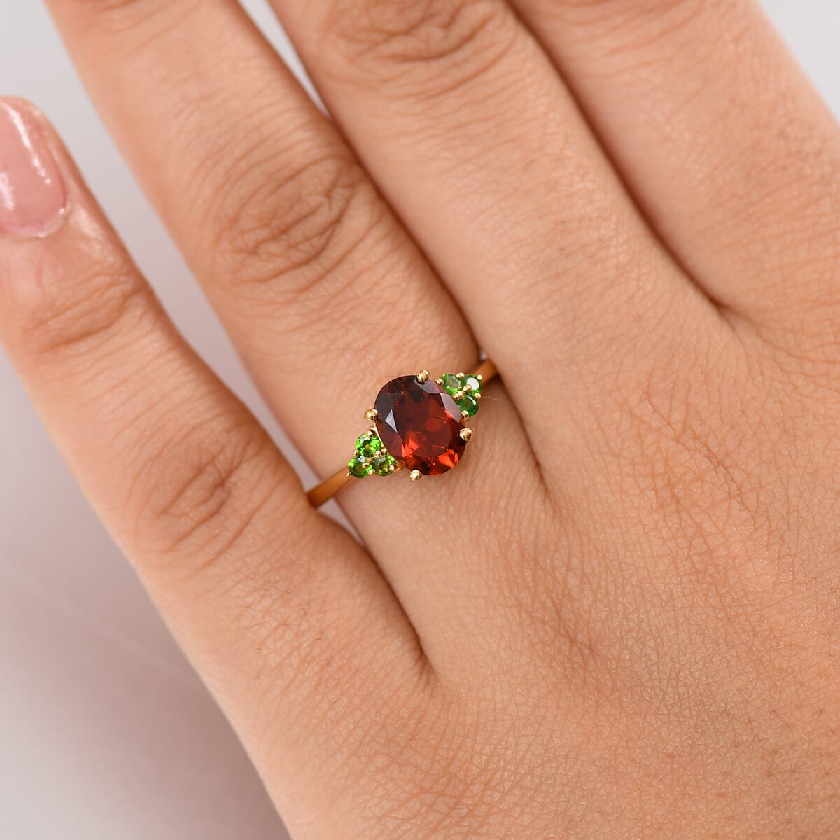 D'Joy Premium Brazilian Cherry Citrine, Chrome Diopside 1.85 ctw Victorian-Era Cluster Ring in 18K Vermeil Yellow Gold Over Sterling Silver (Size 10.0) image number 2