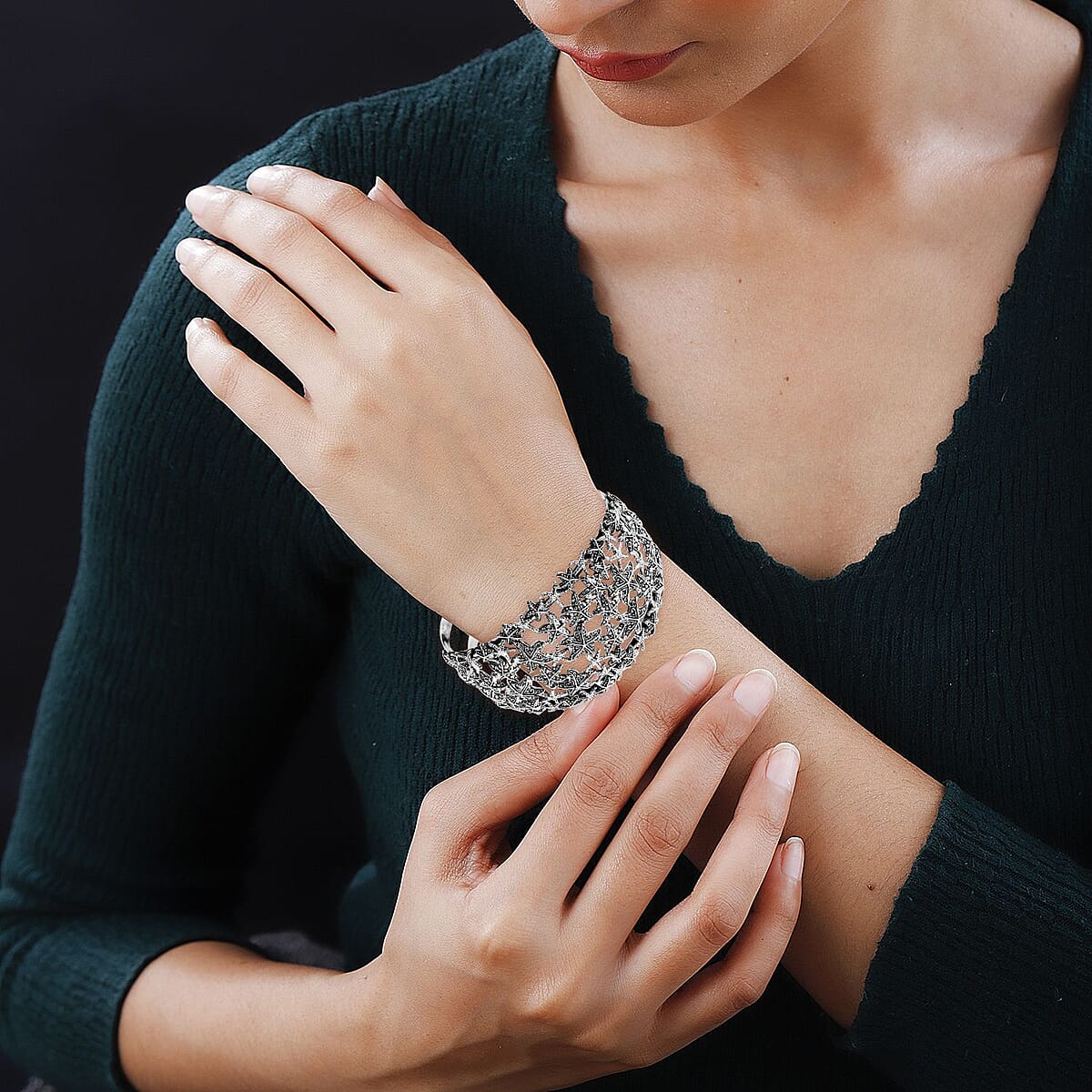 Bali Legacy Starfish Cuff Bracelet in Sterling Silver (7.25 In) 35.20 Grams image number 2