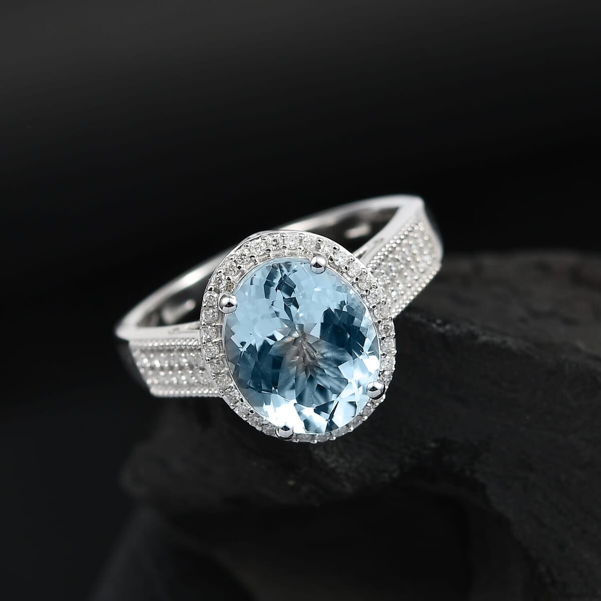 Luxoro Premium Mangoro Aquamarine and White Diamond G-H I2 3.30 ctw Lotus Flower Ring in 10K White Gold (Size 10.0) image number 1