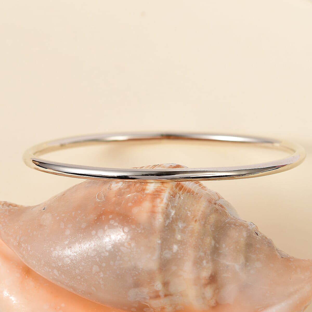 14K White Gold Bangle Bracelet (7.25 In) 17.79 Grams image number 1