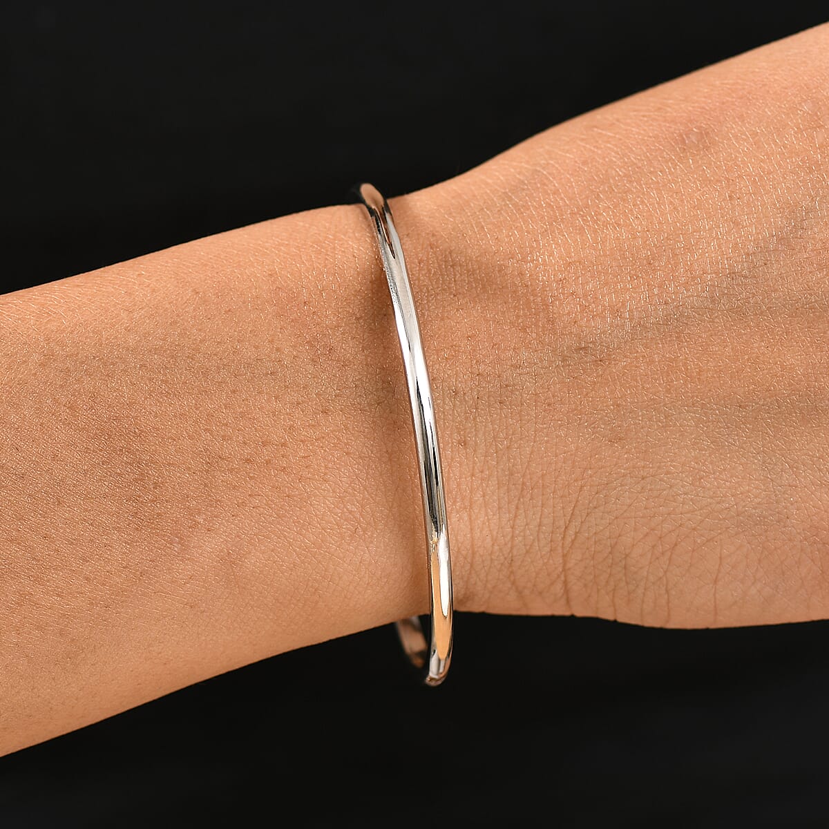 14K White Gold Bangle Bracelet (7.25 In) 17.79 Grams image number 2