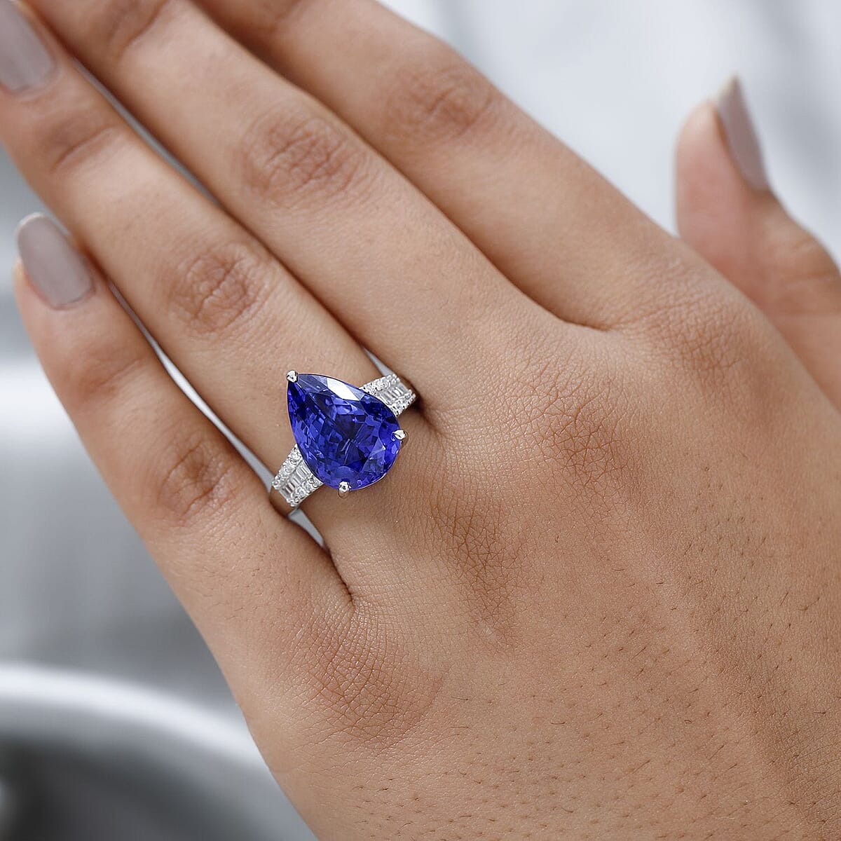 Rhapsody AAAA Tanzanite and E-F VS2 Diamond 7.90 ctw Ring in 950 Platinum (Size 7.5) 6.65 Grams image number 2