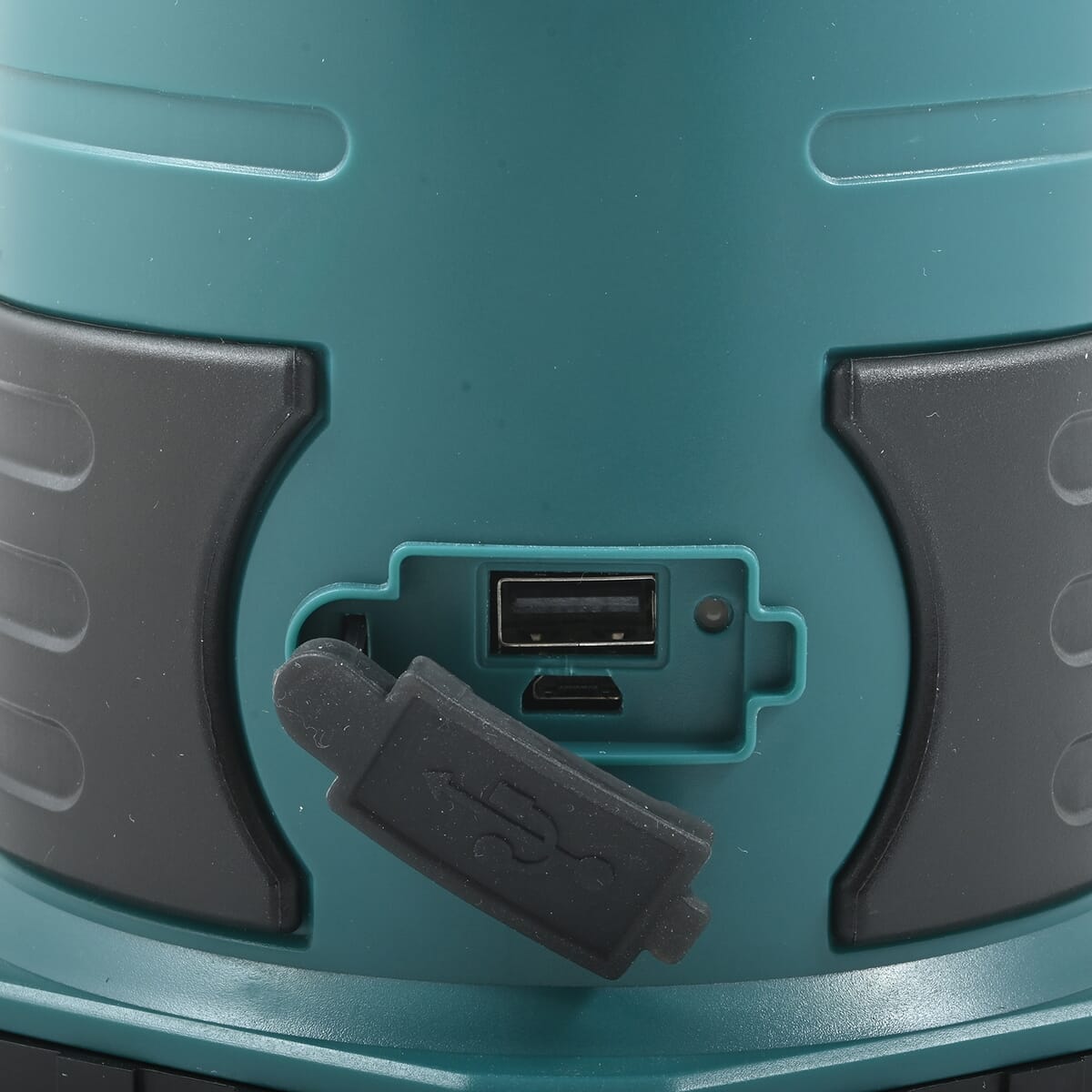 CLOSEOUT Blazin' Sun 1500 Lumen USB with Powerbank LED Lantern image number 4