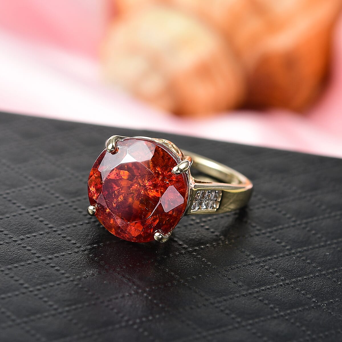 Premium Picos Altos Sphalerite and E-F VS Luxuriant Lab Grown Diamond 14.50 ctw Molten Majesty Ring in 10K Yellow Gold (Size 7.0) image number 1