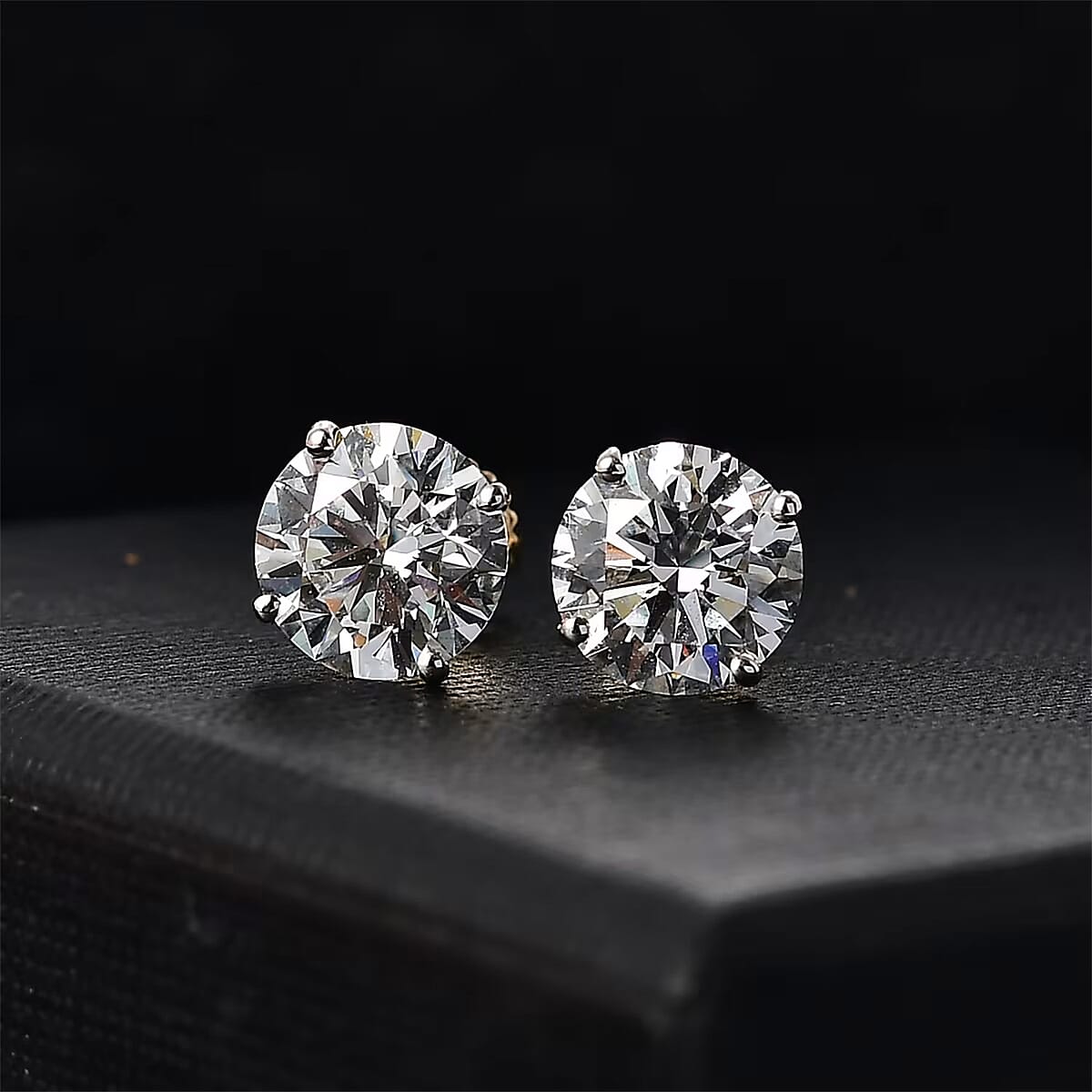 IGI Certified Luxuriant Lab Grown Diamond E-F VS 3.00 ctw Solitaire Stud Earrings in 14K Yellow Gold image number 9
