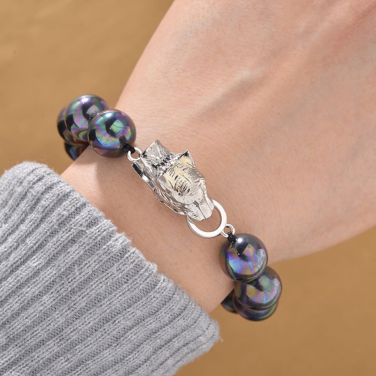Peacock Color Shell Pearl Bracelet with Leopard Lock in Silvertone (8.00 In) image number 1