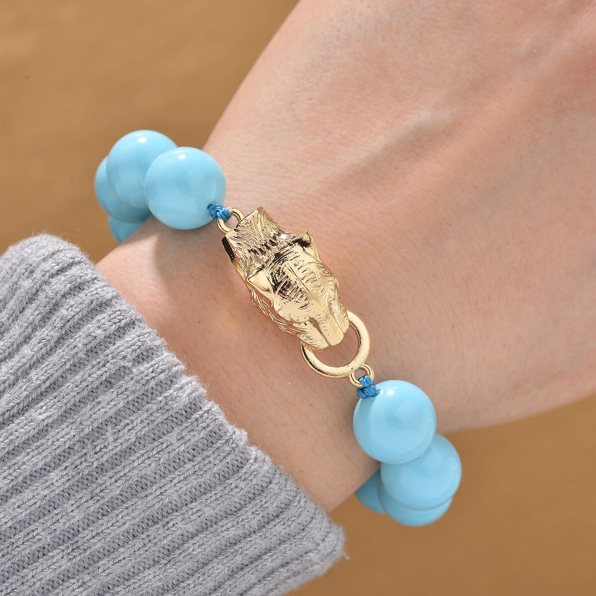 Sleeping Beauty Color Shell Pearl Bracelet with Leopard Lock in Goldtone (7.00 In) image number 1