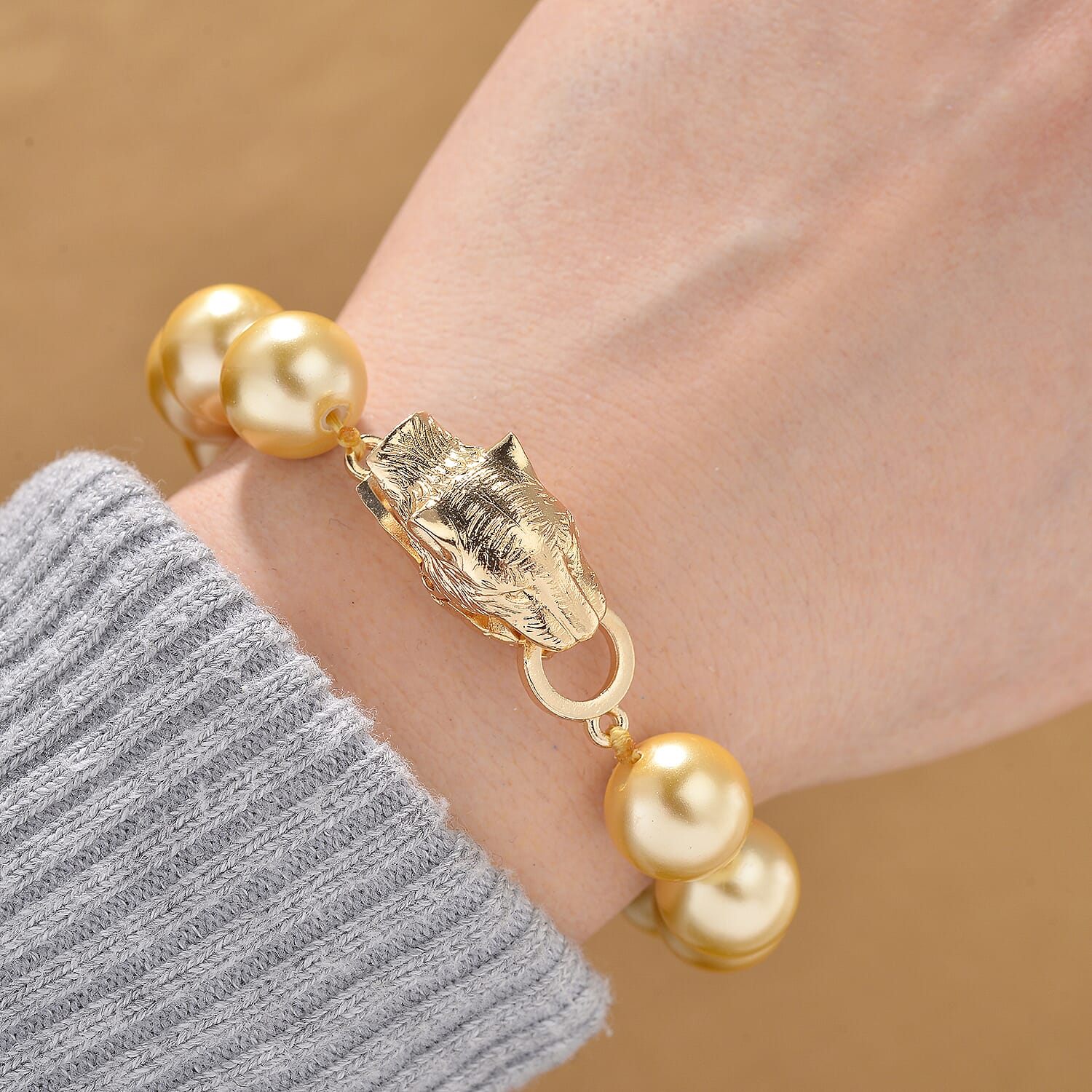Golden Shell Pearl Bracelet with Leopard Lock in Goldtone (8.00 In)