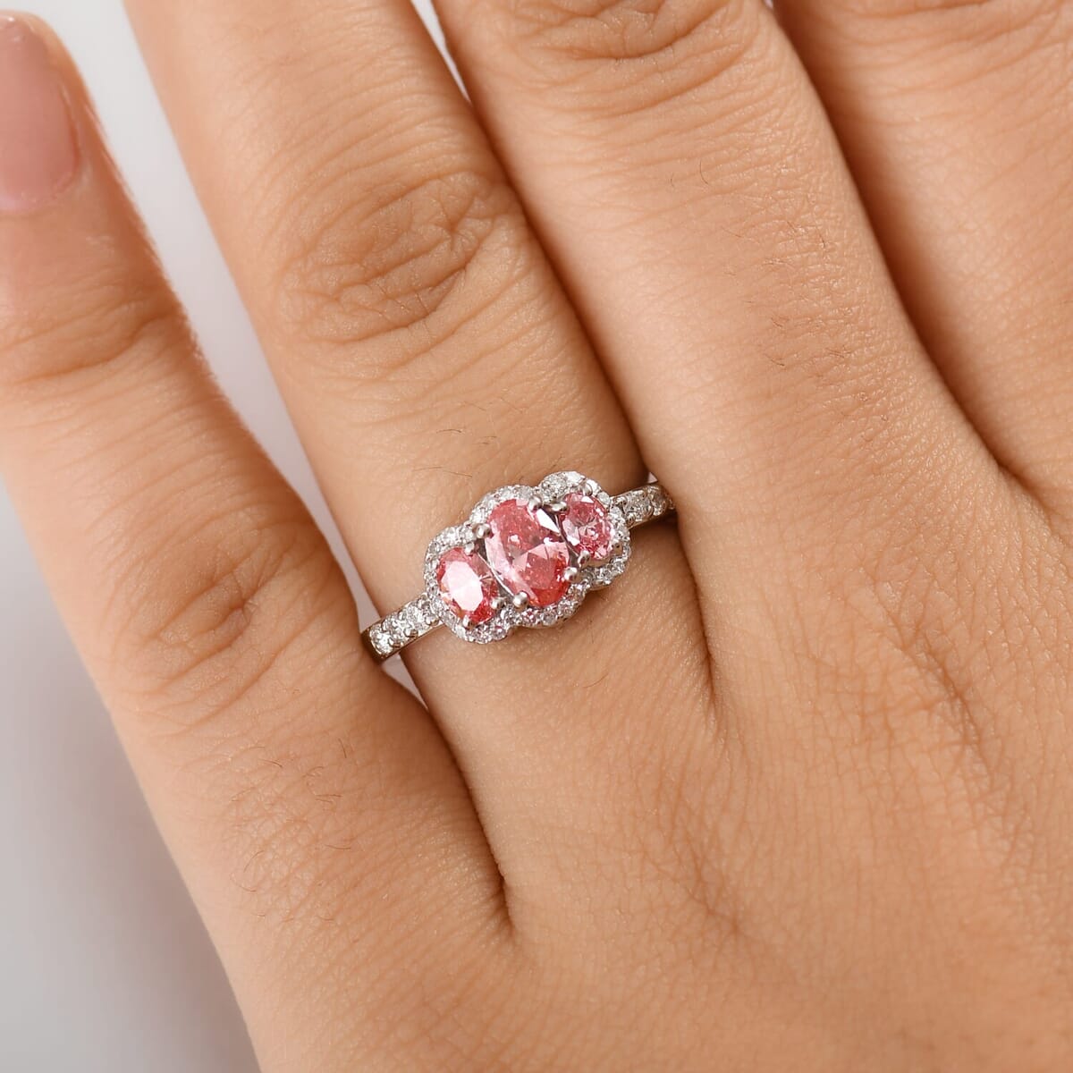 SGL Certified Luxuriant Lab Grown Pink and White Diamond VS 1.25 ctw Trinity of Love Ring in 950 Platinum (Size 10.0) 4.65 Grams image number 2