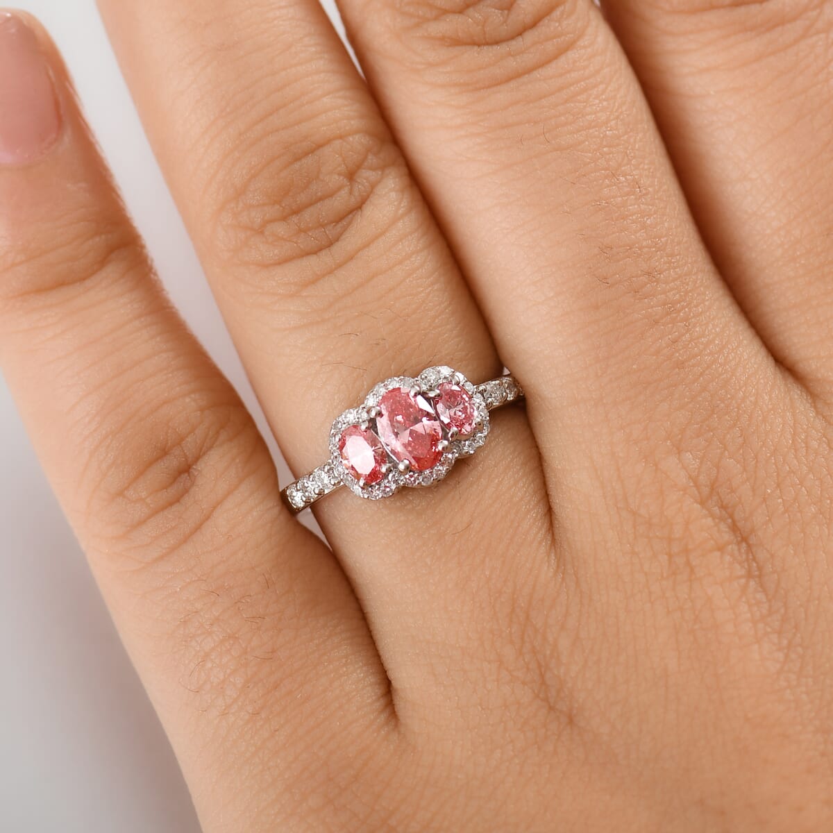 SGL Certified Luxuriant Lab Grown Pink and White Diamond VS 1.25 ctw Trinity of Love Ring in 950 Platinum (Size 7.0) 4.65 Grams image number 2