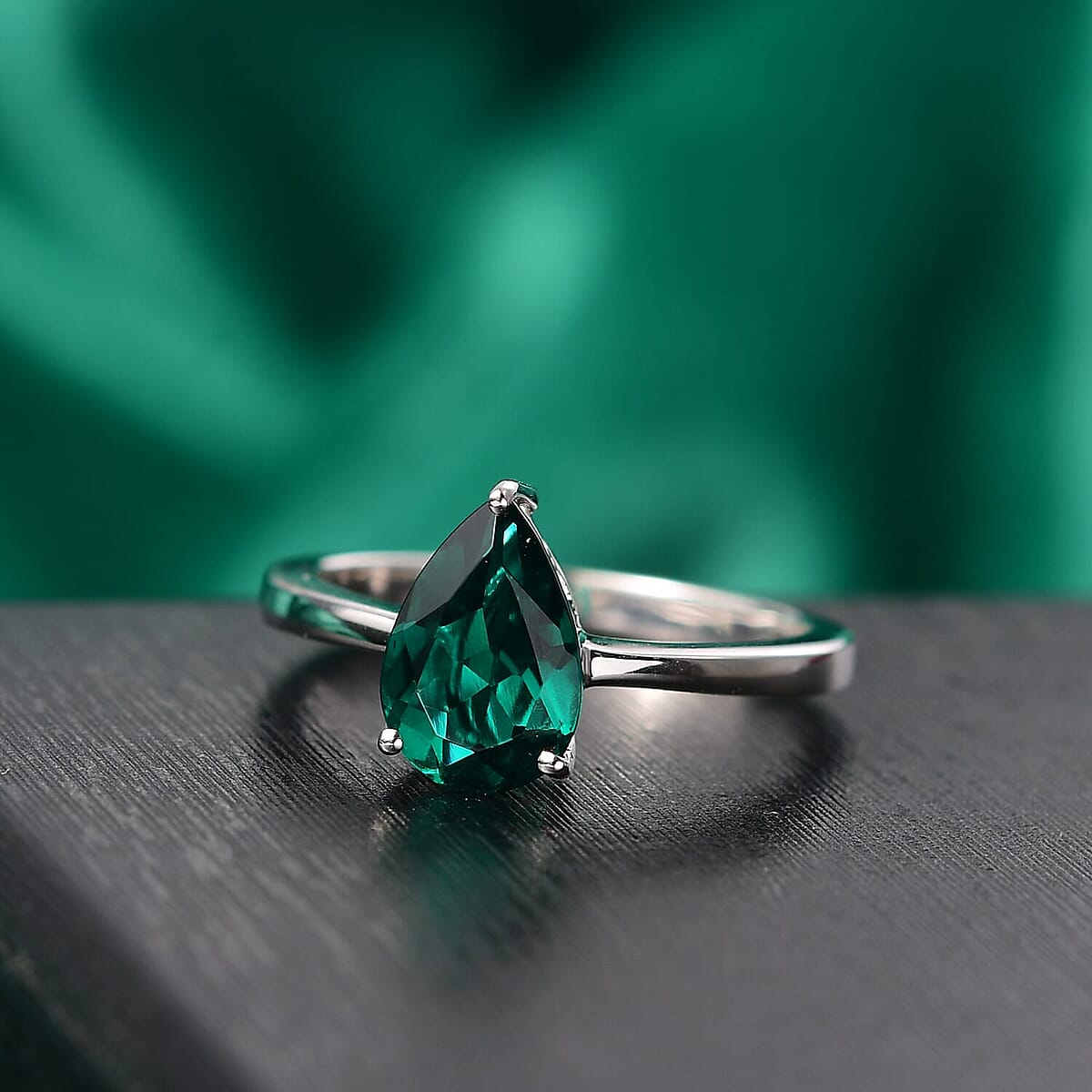 AAA Luxuriant Lab Grown Emerald 1.65 ctw Solitaire Ring in 10K White Gold (Size 11.0) image number 1