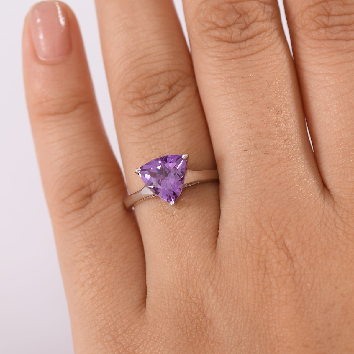 Certified & Appraised AAA Luxuriant Lab Grown Purple Sapphire 3.90 ctw Solitaire Ring in 10K White Gold (Size 10.0) image number 2